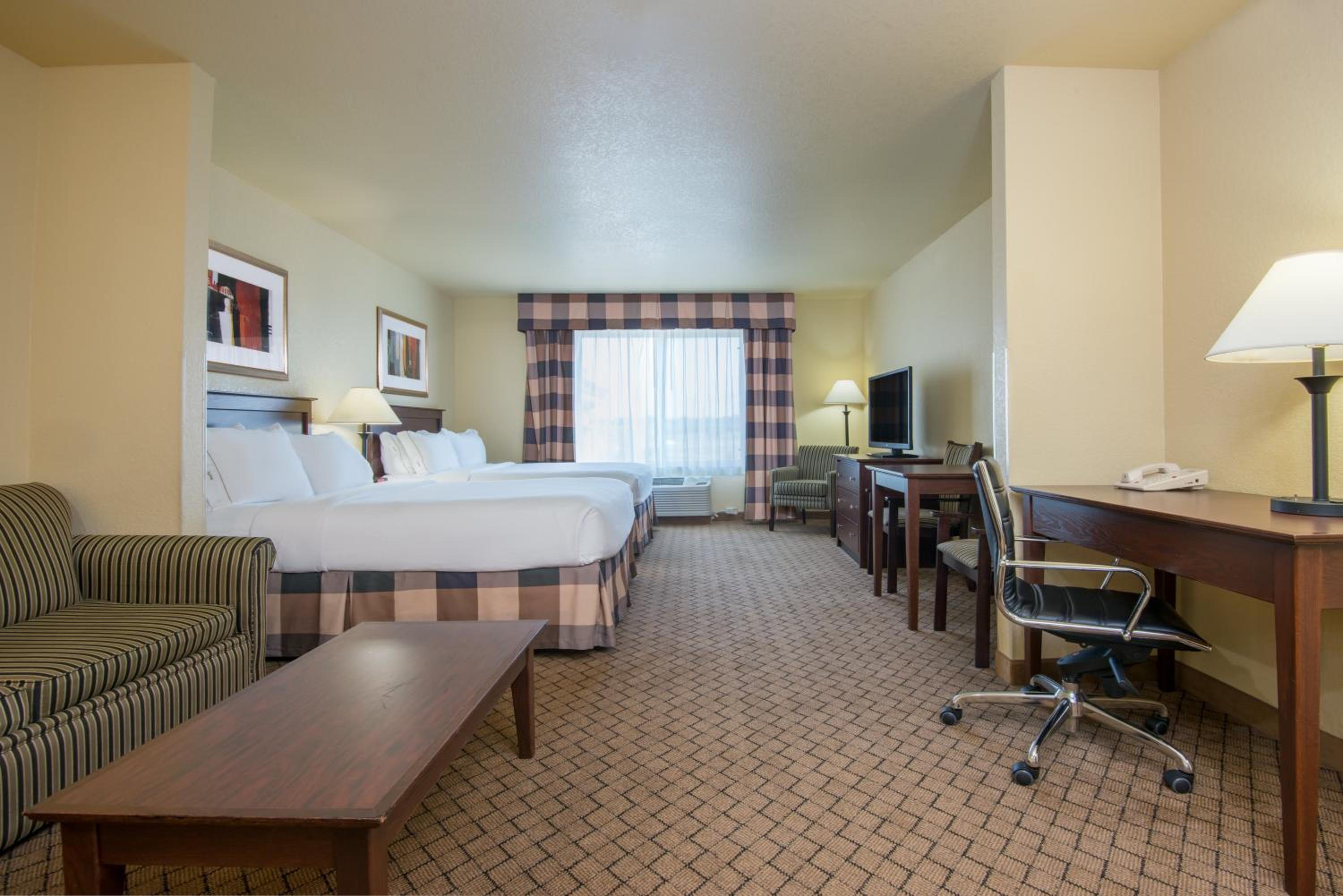 Suite with Two Queen Beds - Photo 1