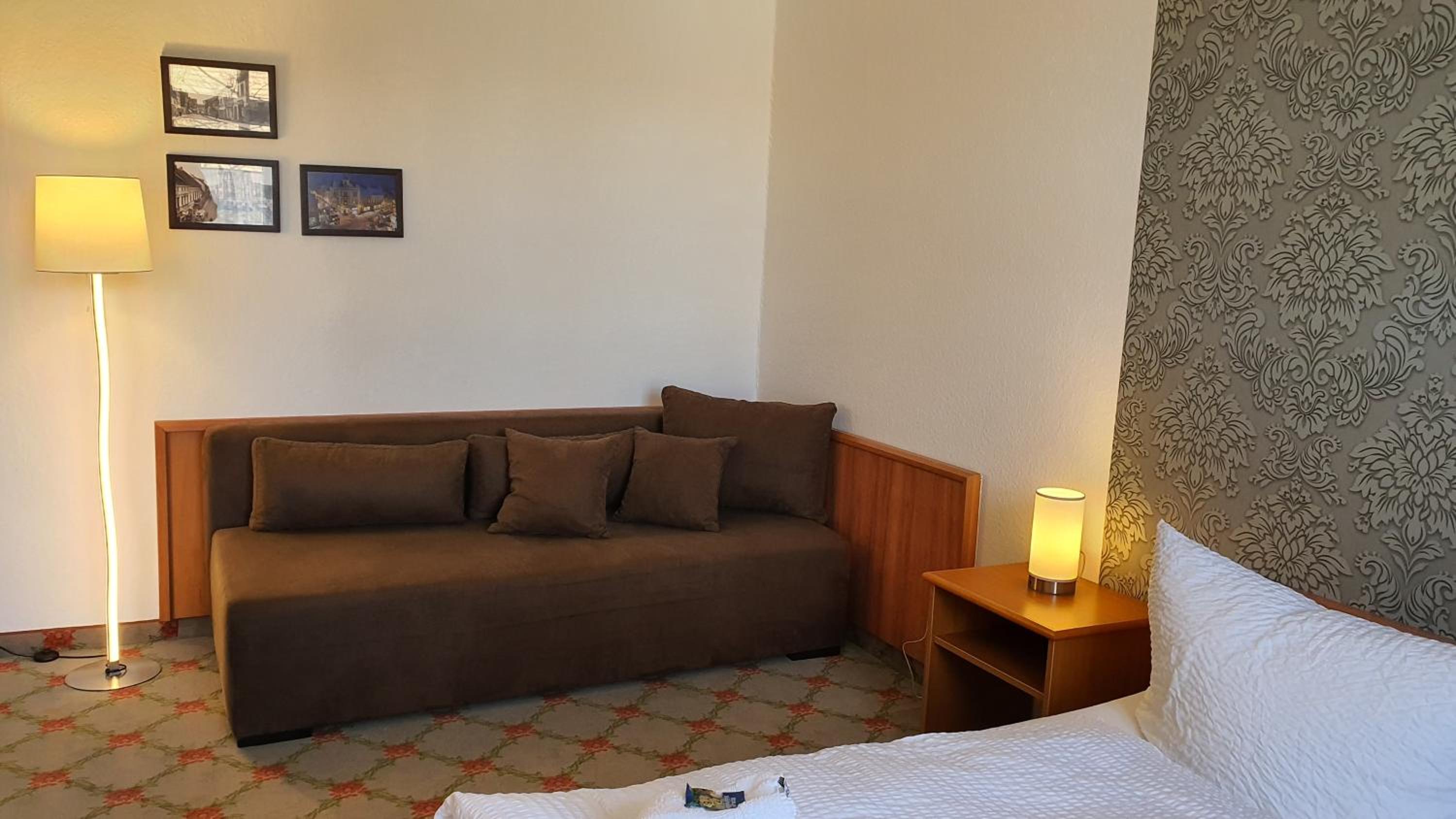 Triple Room with Private Bathroom - Photo 2