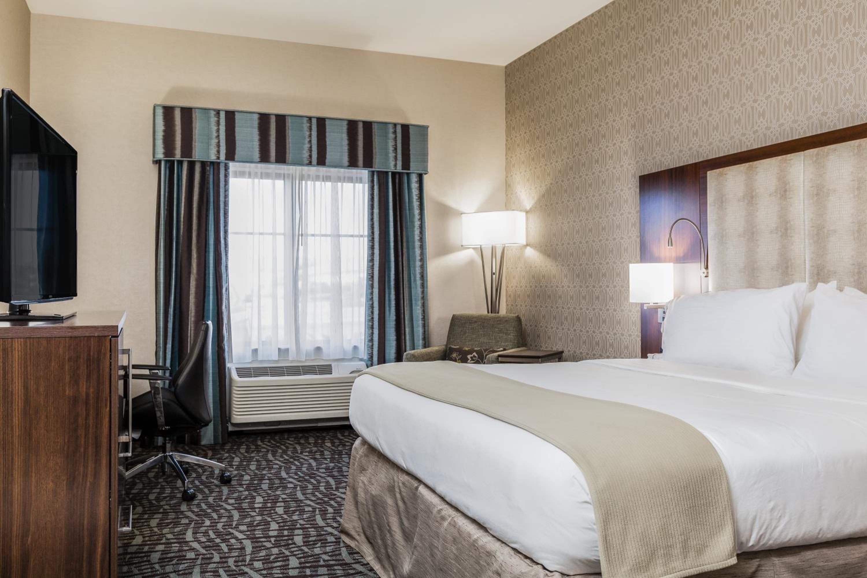King Room - Mobility Access/Hearing Accessible photo 1