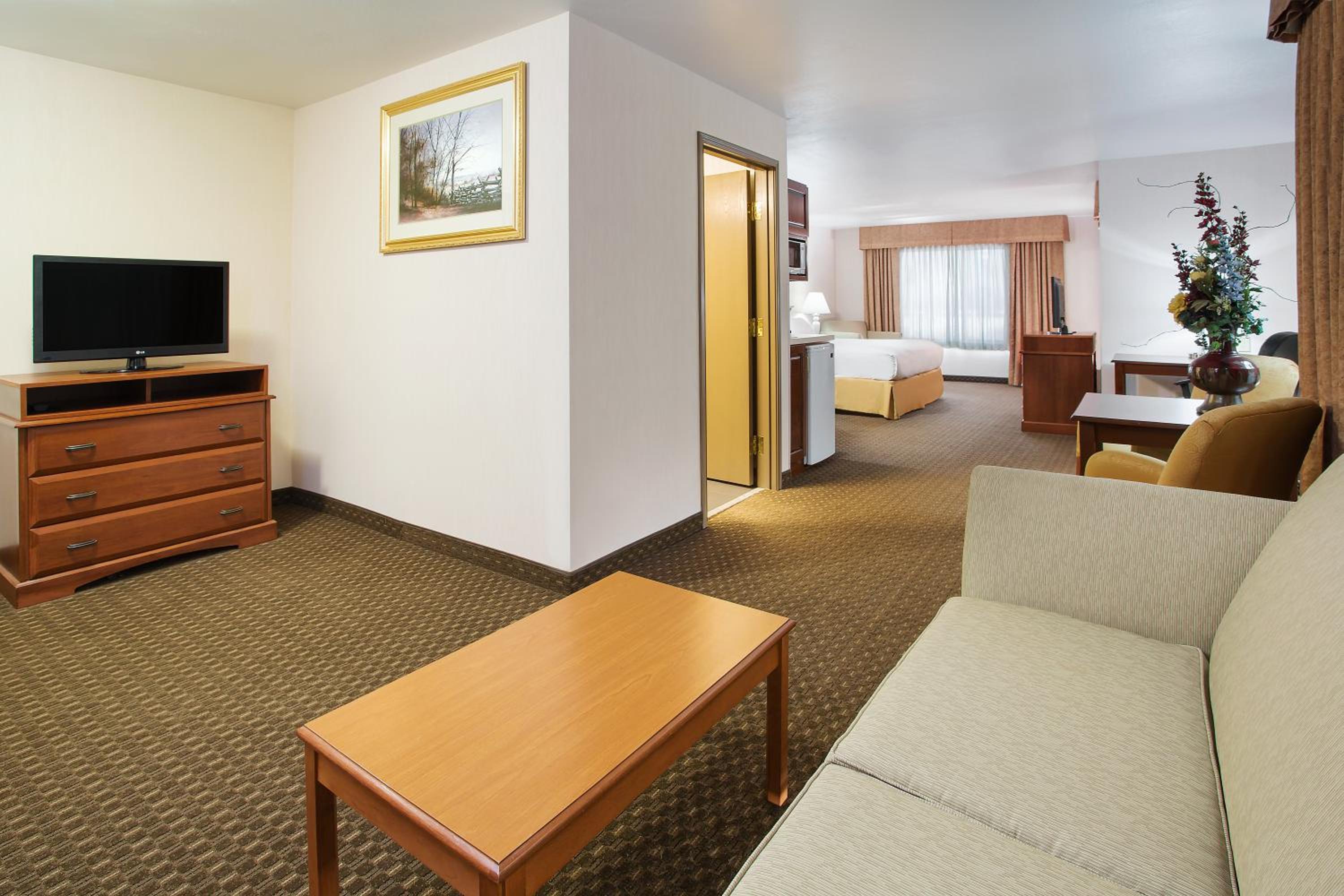 King Suite with Sofa Bed - Photo 2