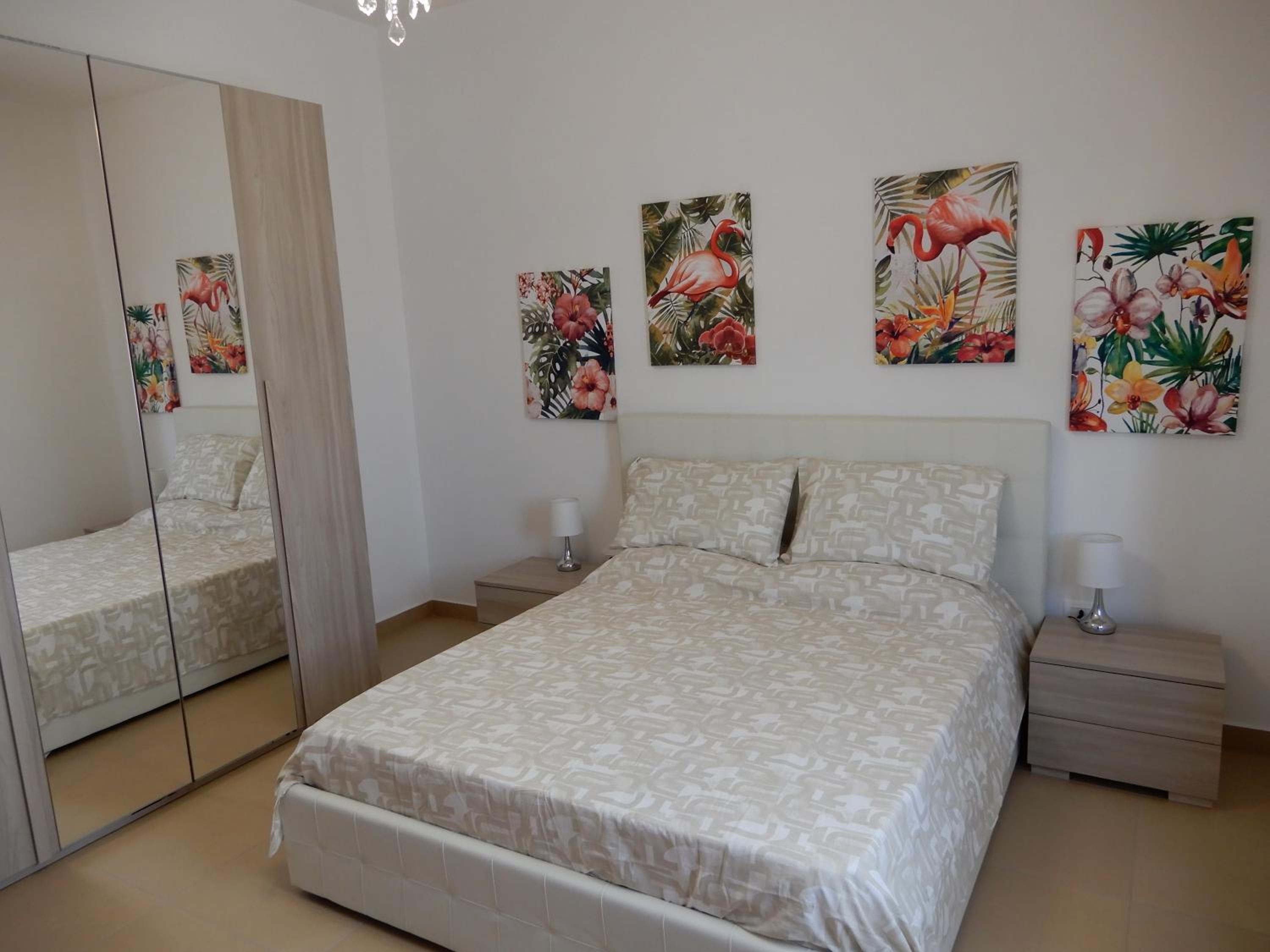 Double Room with Private Bathroom - Photo 22