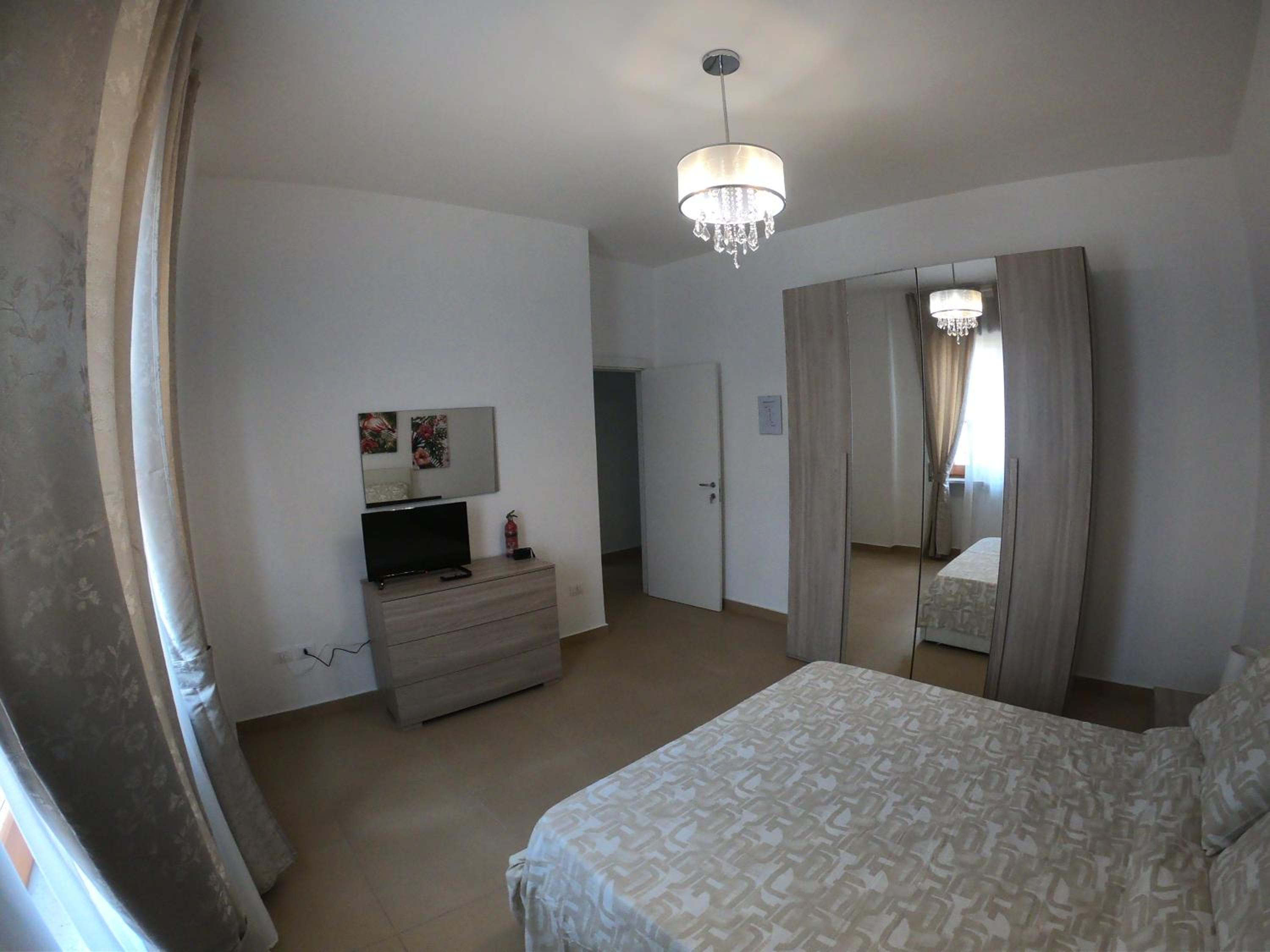 Double Room with Private Bathroom - Photo 21