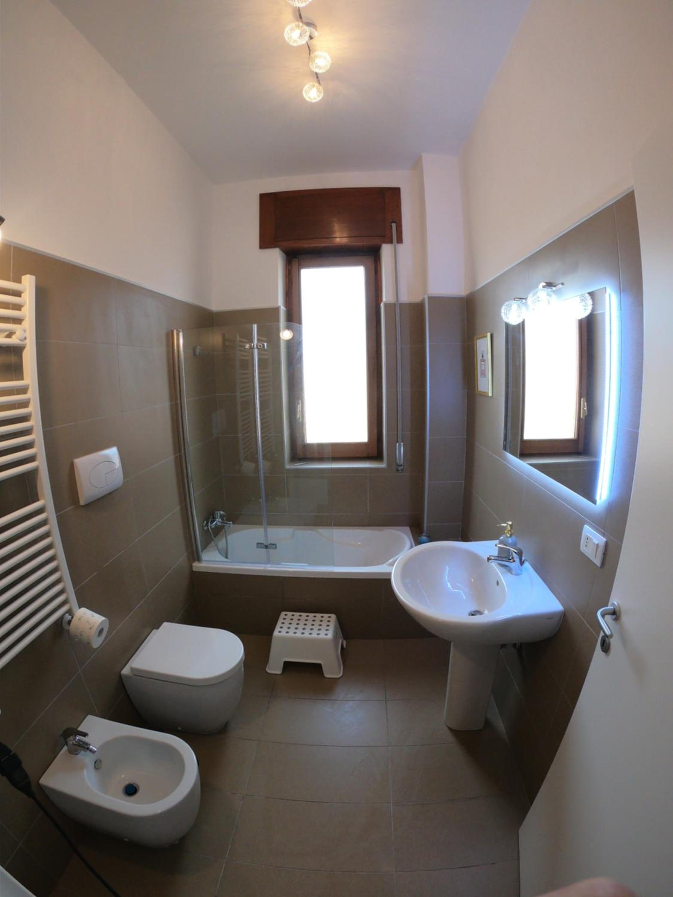 Double Room with Private Bathroom - Photo 15