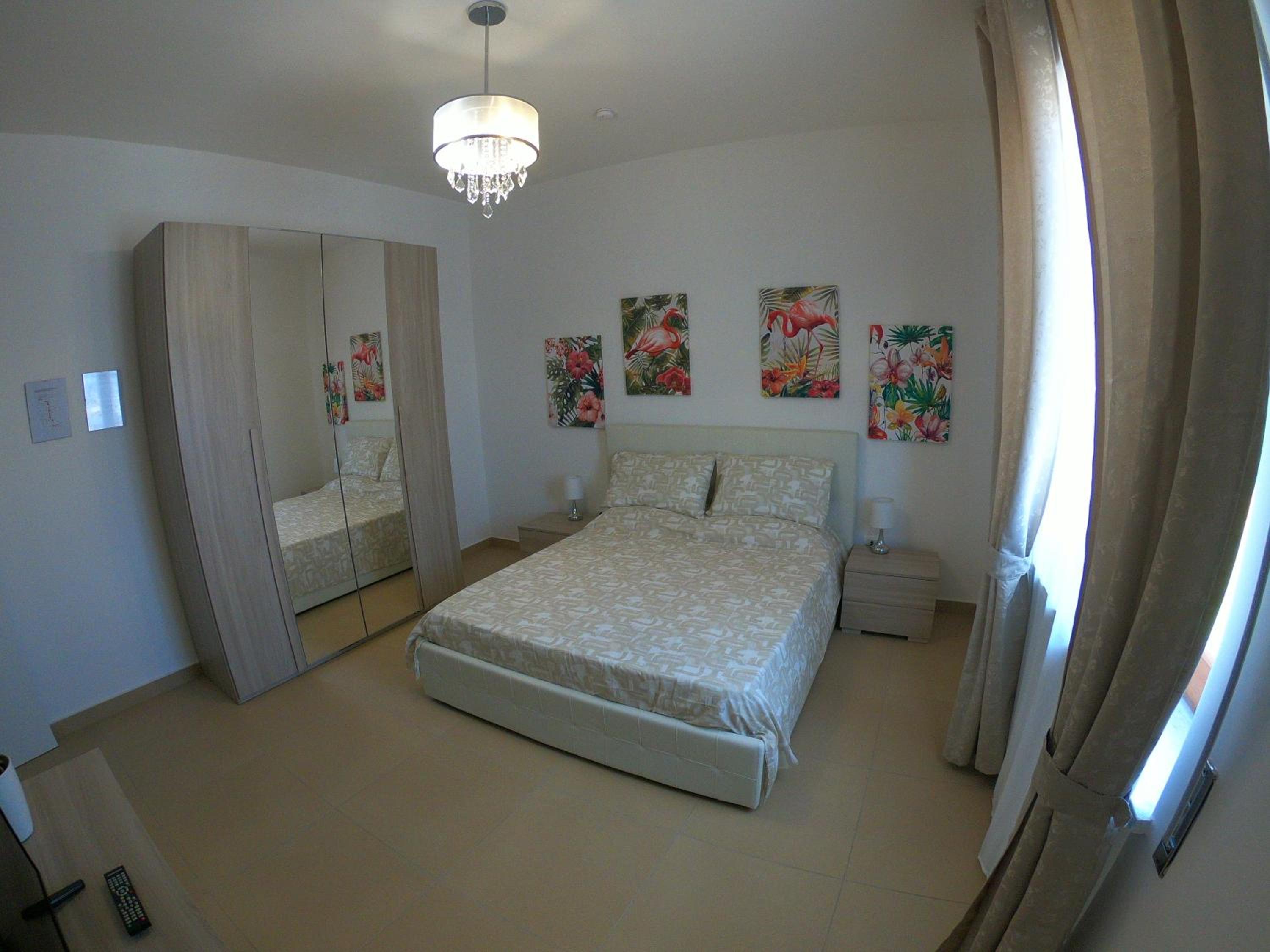 Double Room with Private Bathroom - Photo 23