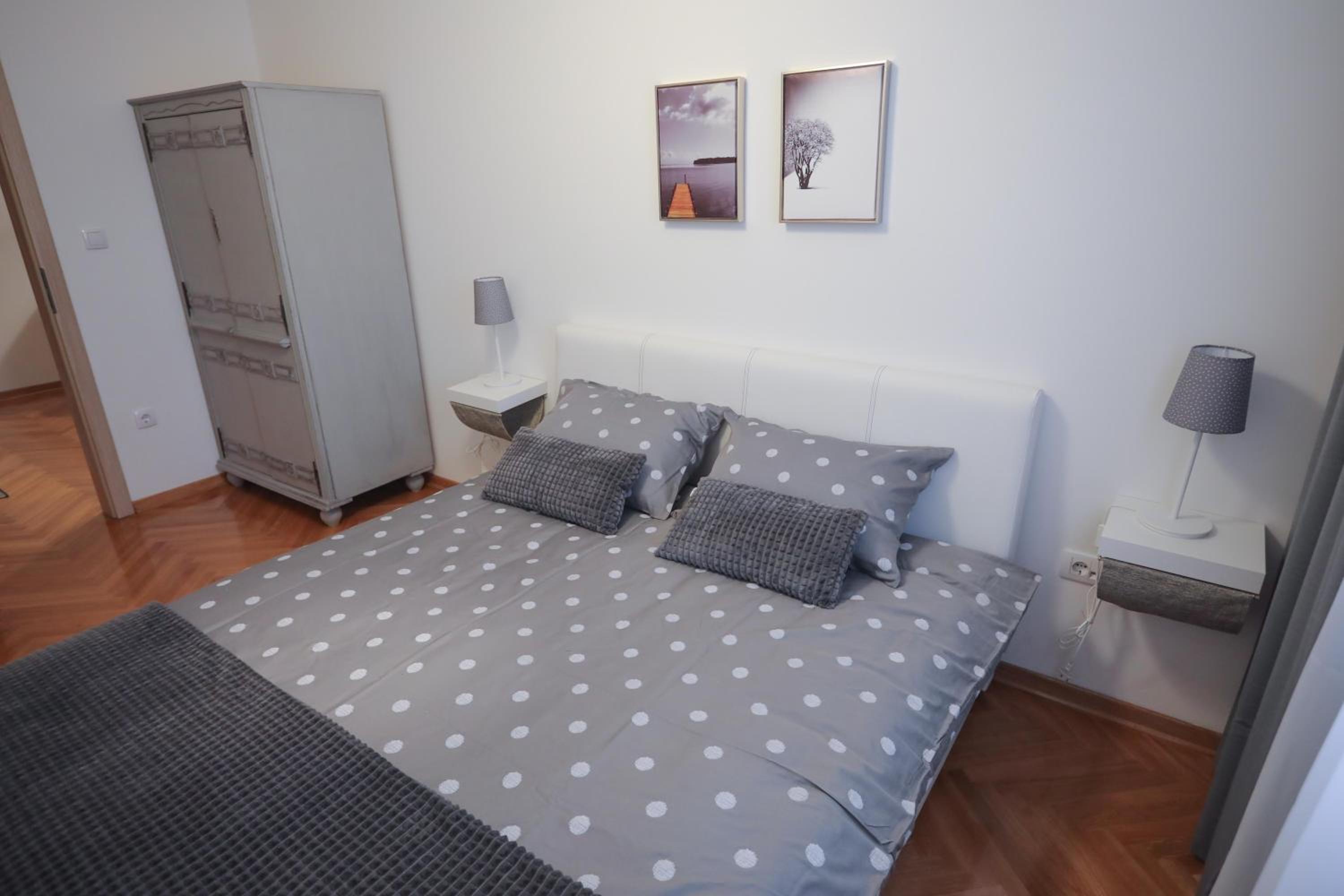 One-Bedroom Apartment photo 3