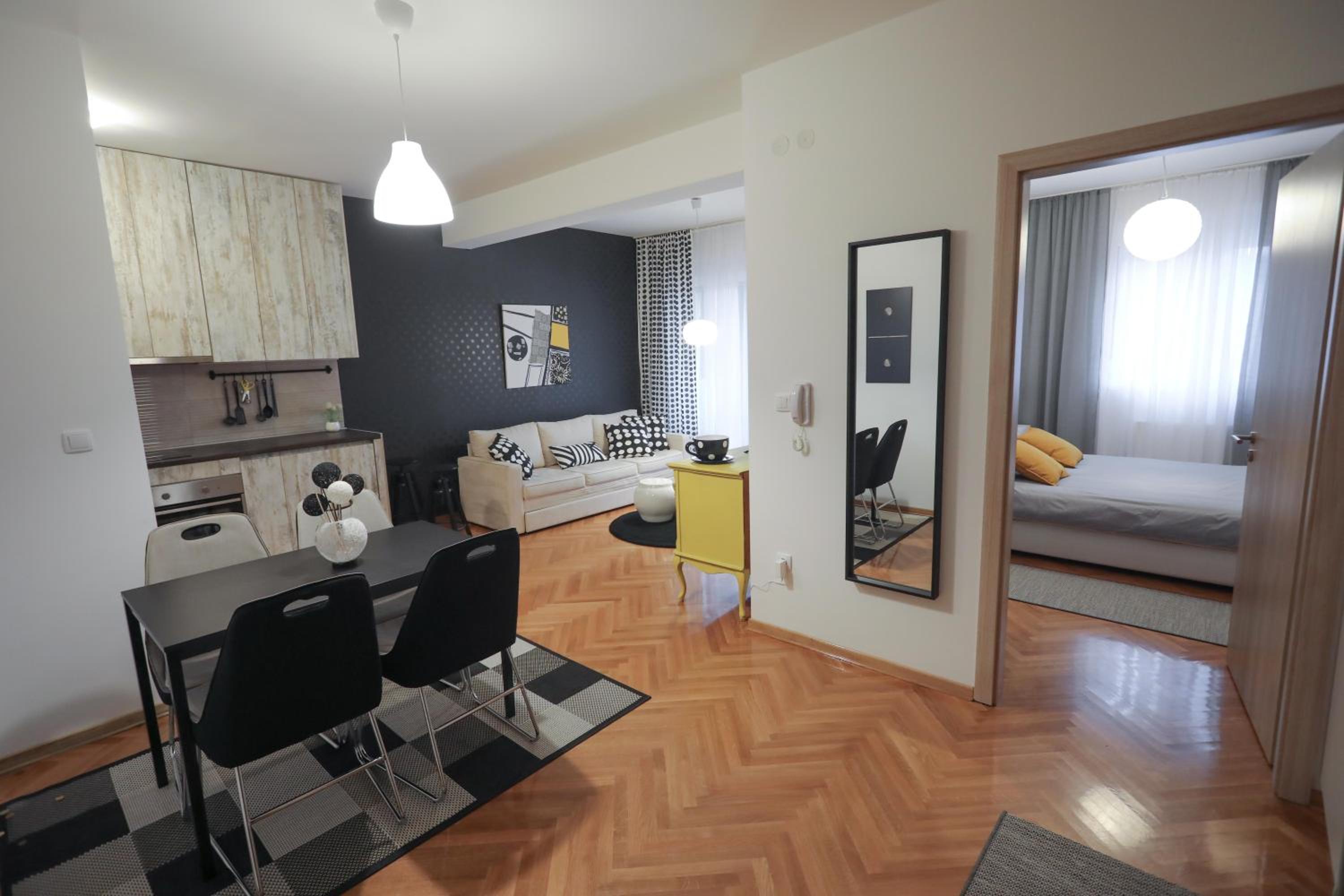 One-Bedroom Apartment photo 1