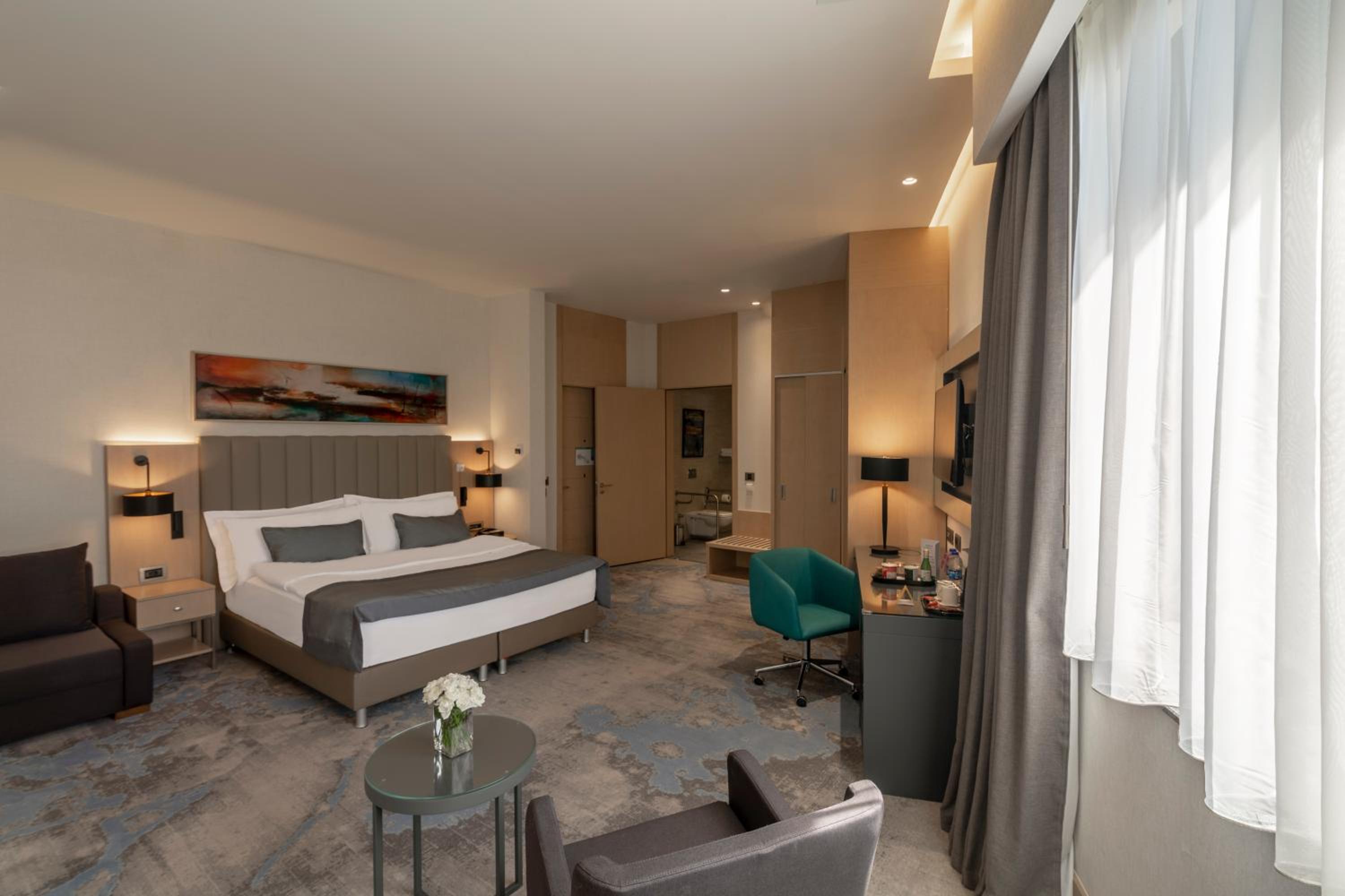 1 King Bed Standard Accessible Smoking