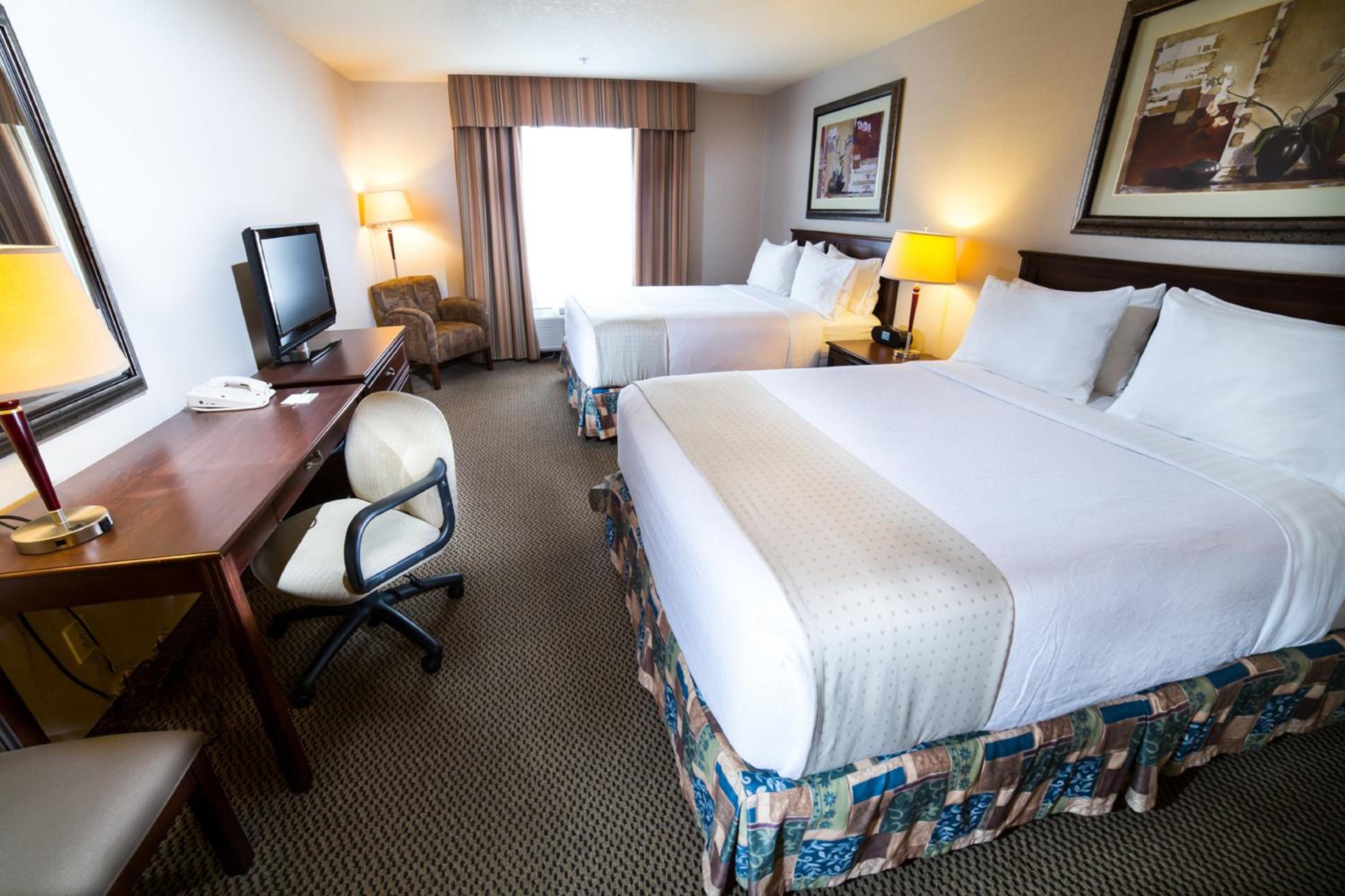 Standard Queen Room with Two Queen Beds - Photo 1