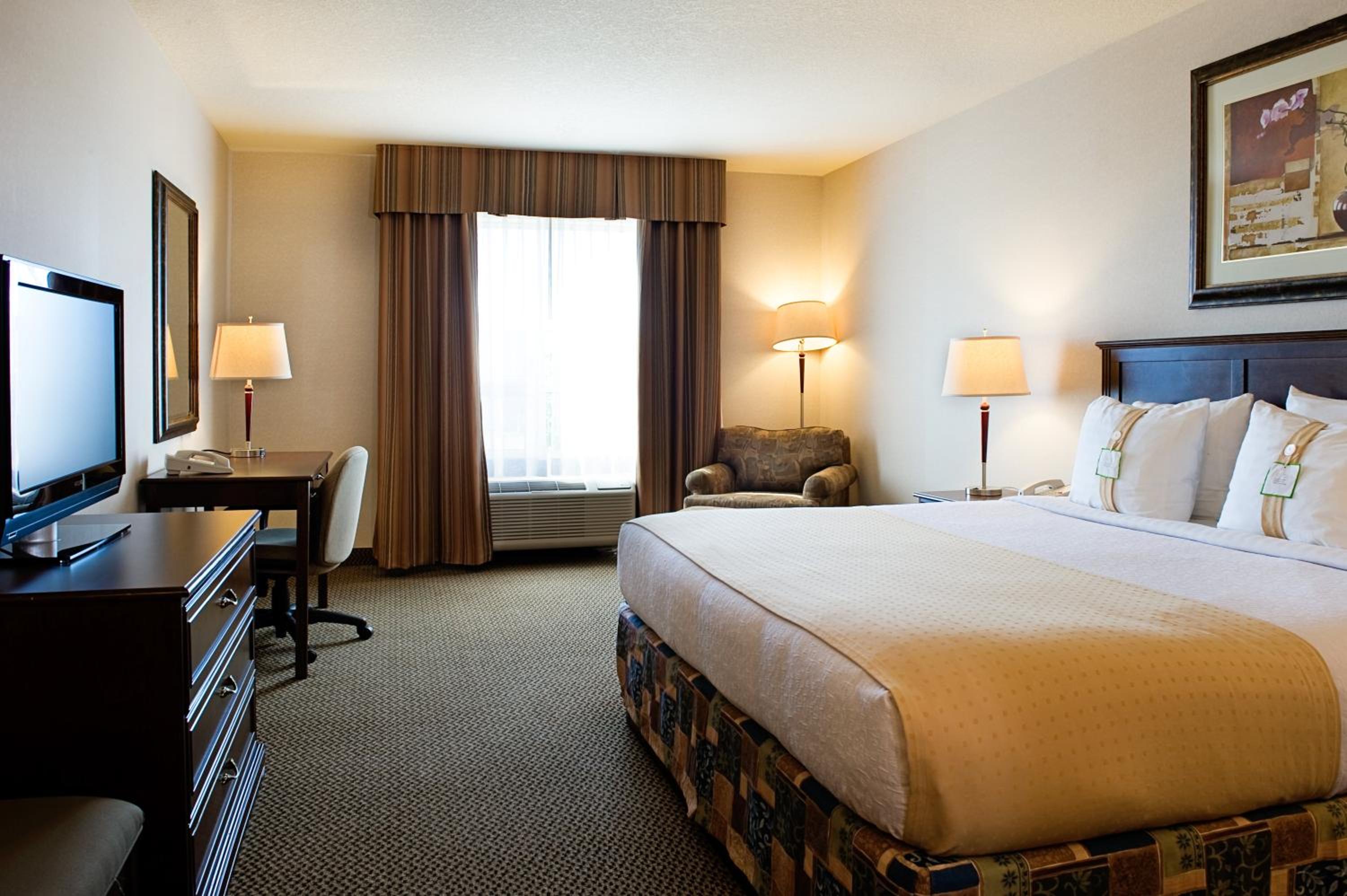 Standard King Room - Photo 3