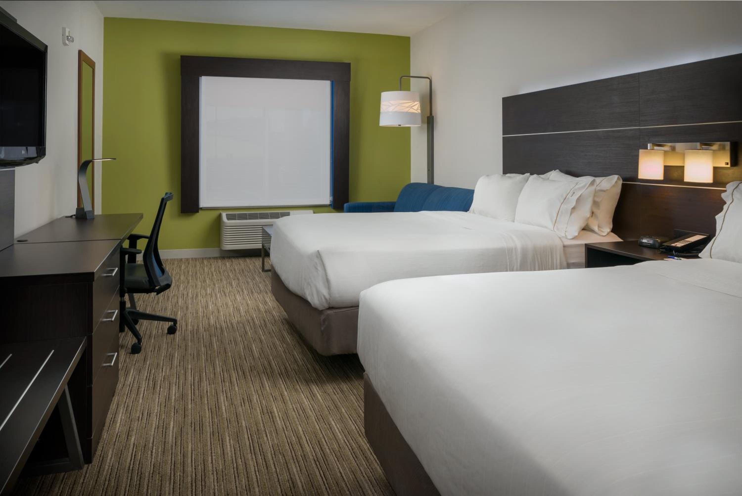 Queen Room with Two Queen Beds and Mobility Accessible Bathtub - Photo 2
