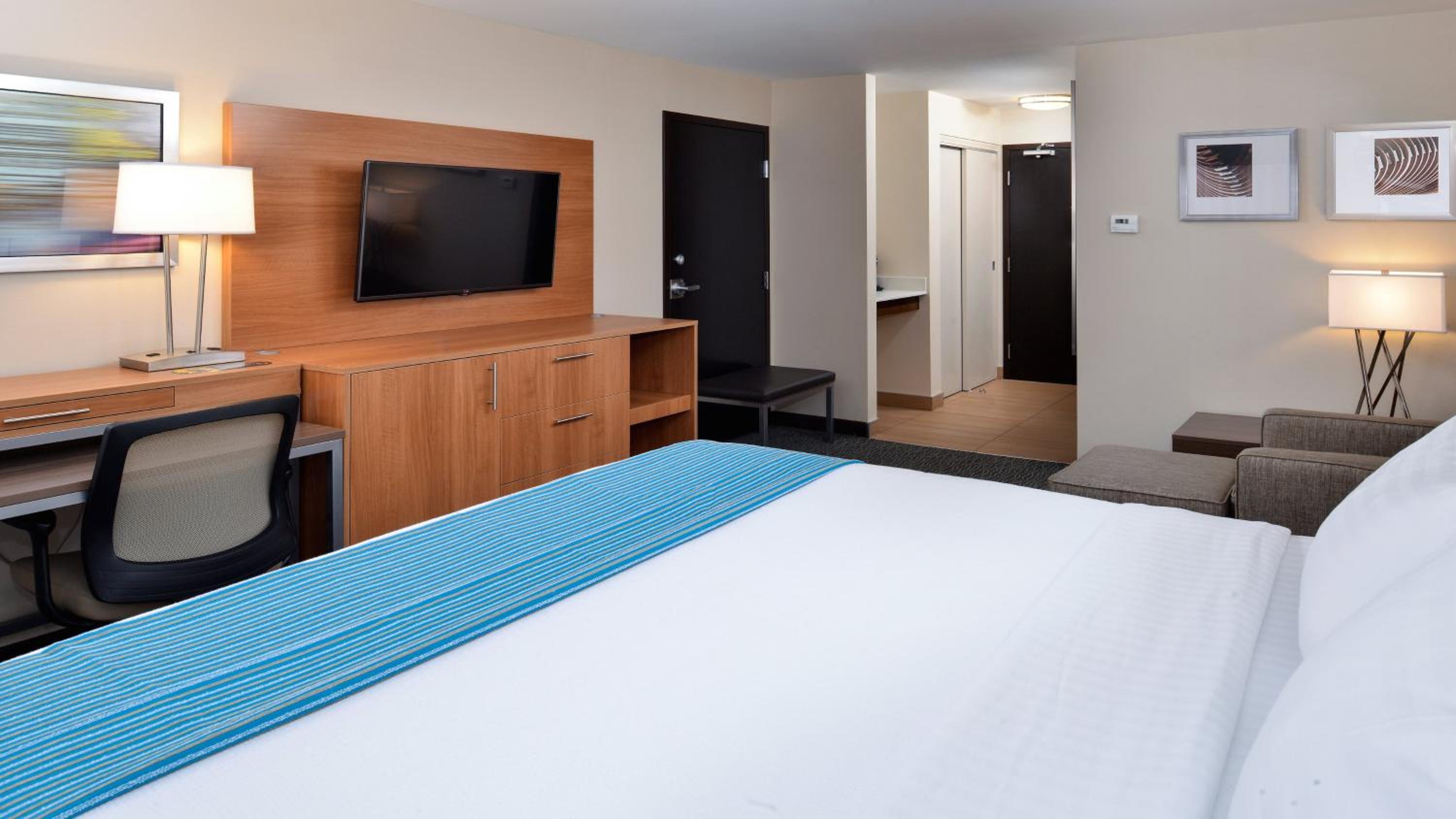 Standard King Room photo 1