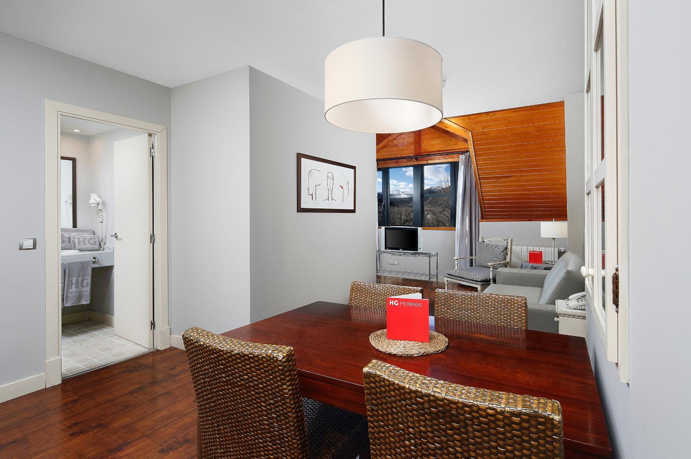 One-Bedroom Apartment (2 - 3 Adults) - Photo 2