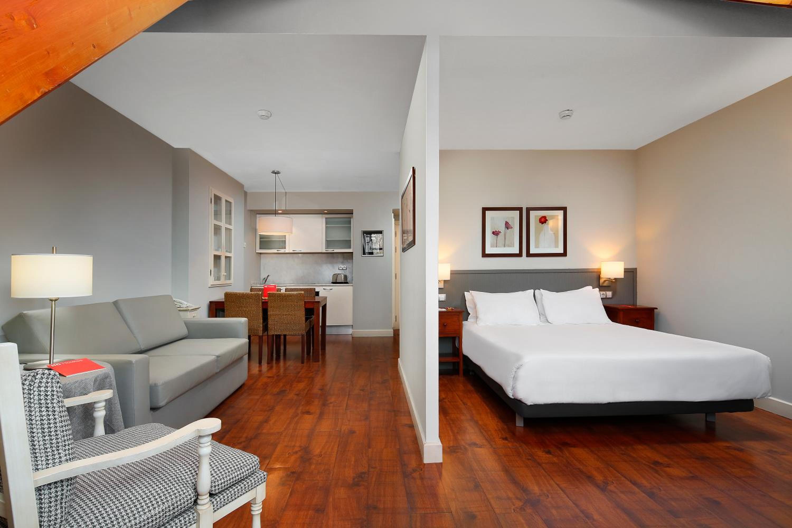 One-Bedroom Apartment (2 - 3 Adults) - Photo 1