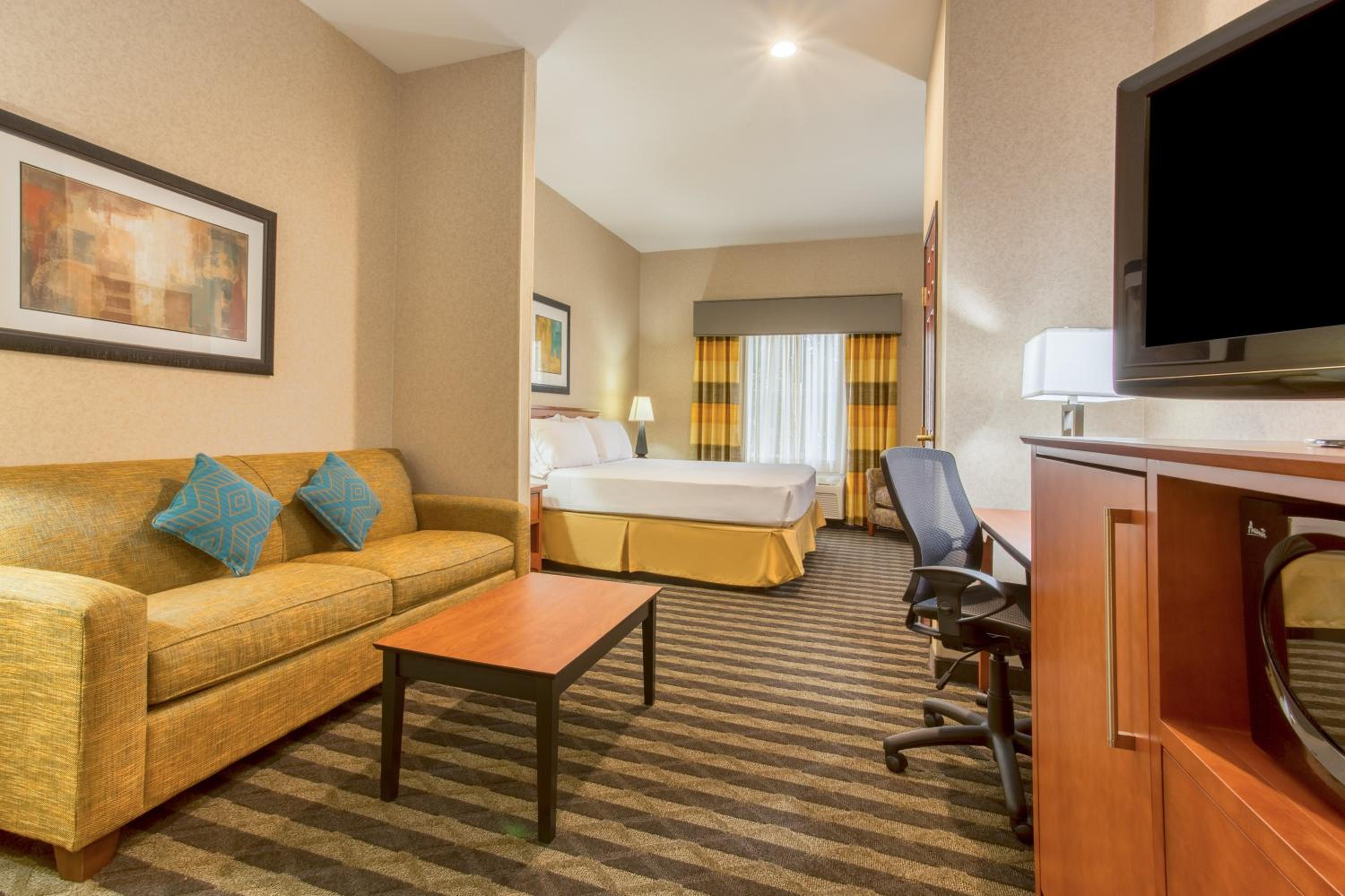 King Suite with Sofa Bed - Photo 2