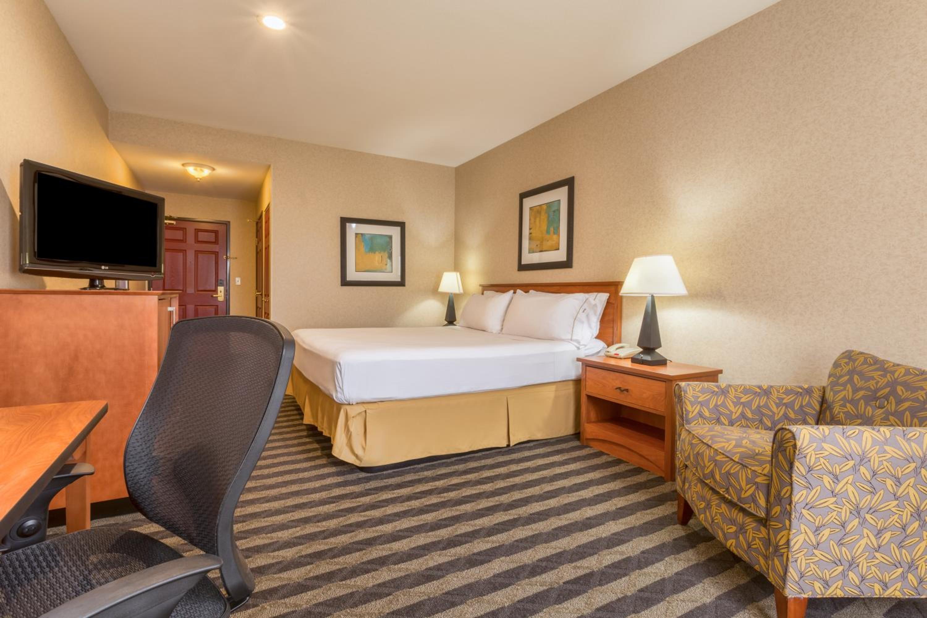 Standard King Room - Photo 5