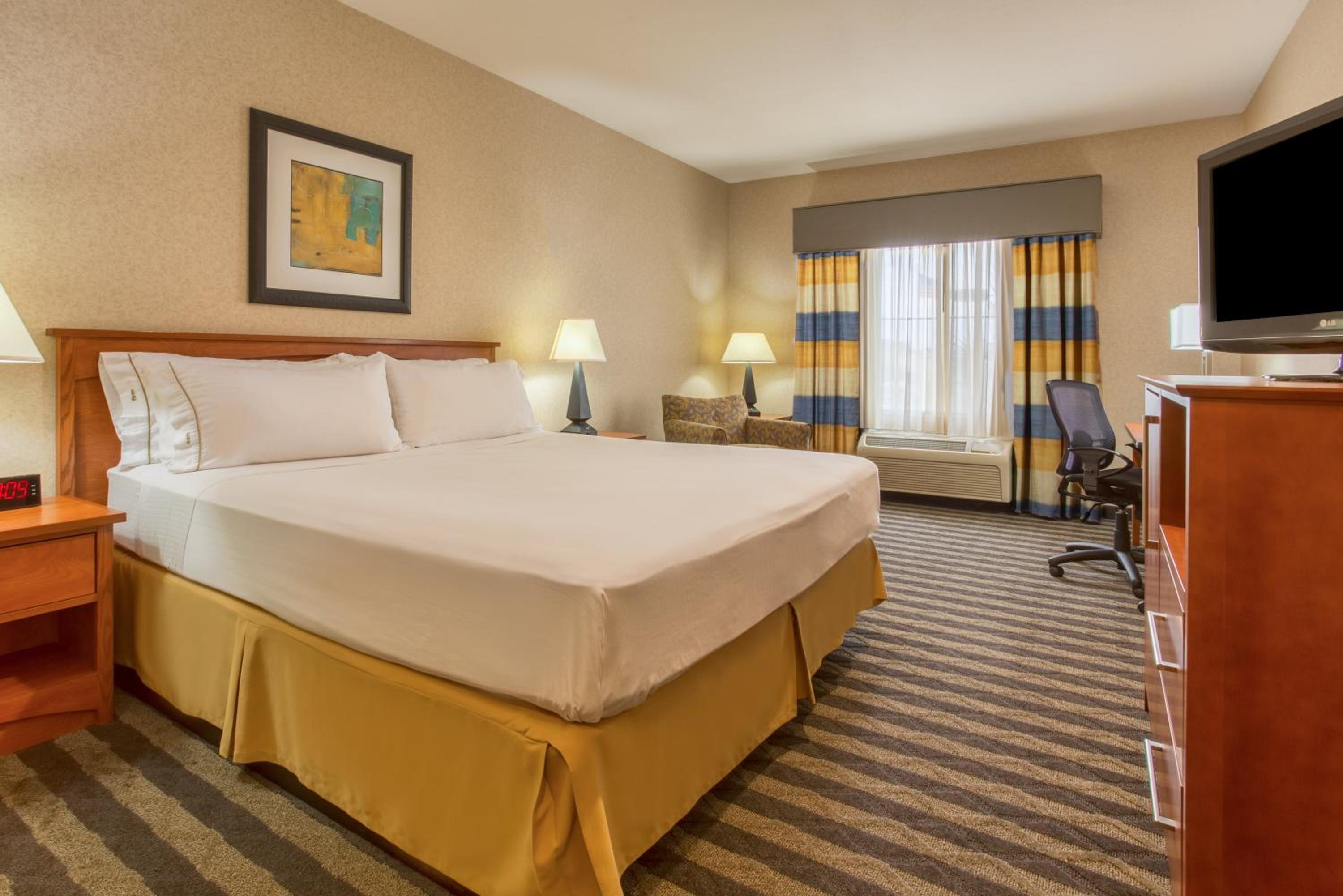 Standard King Room - Photo 1