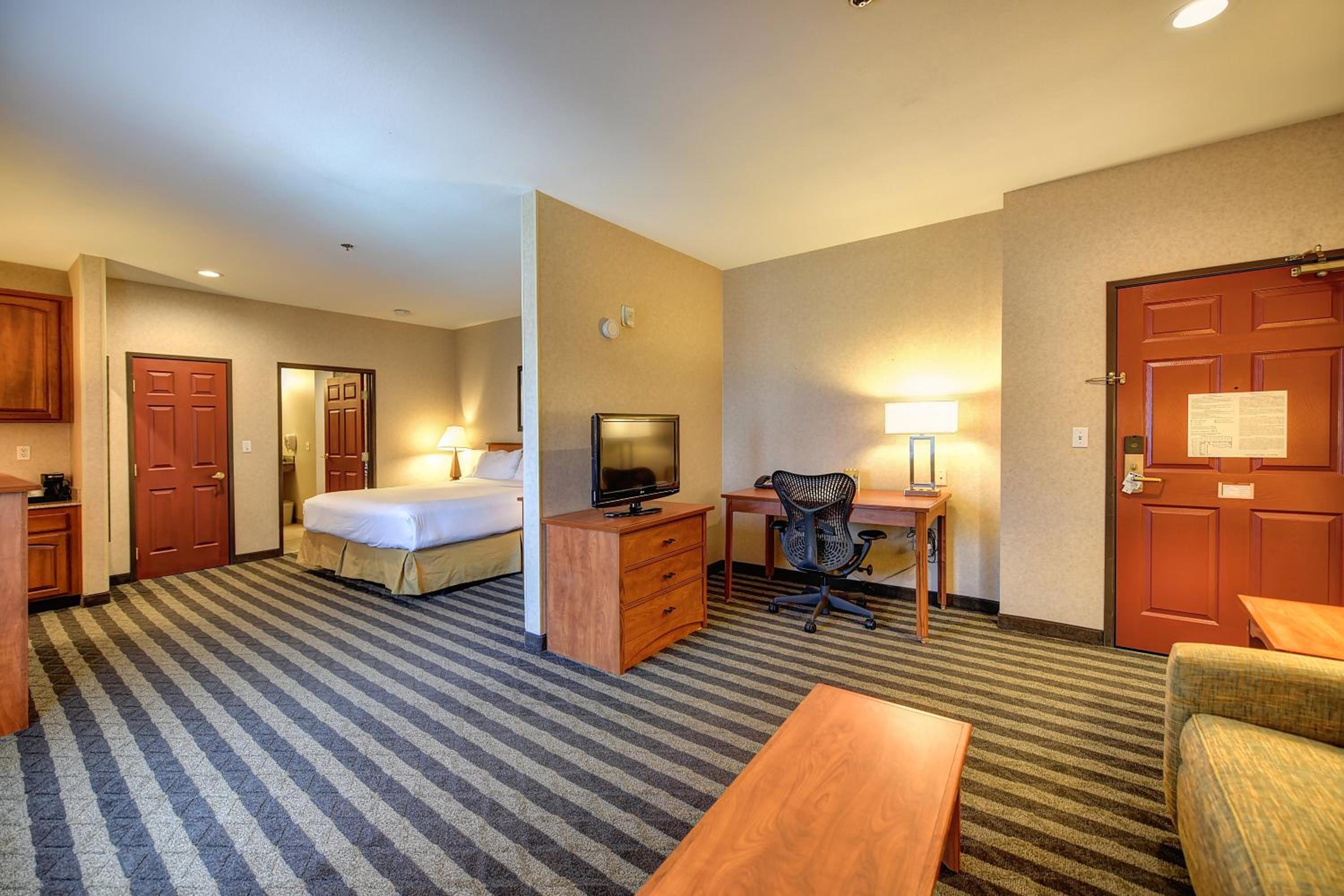 King Suite - Photo 2