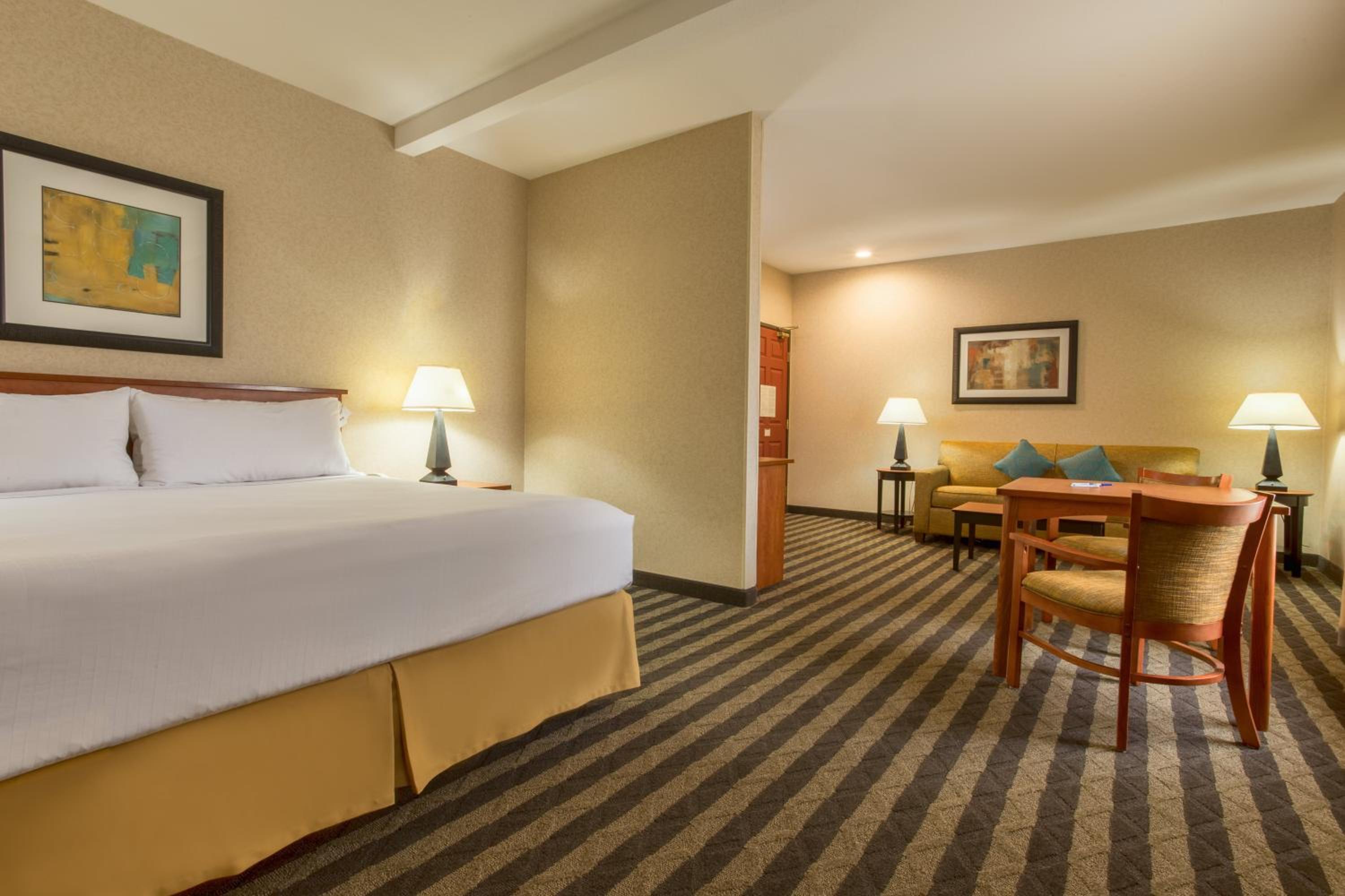 King Suite - Photo 3