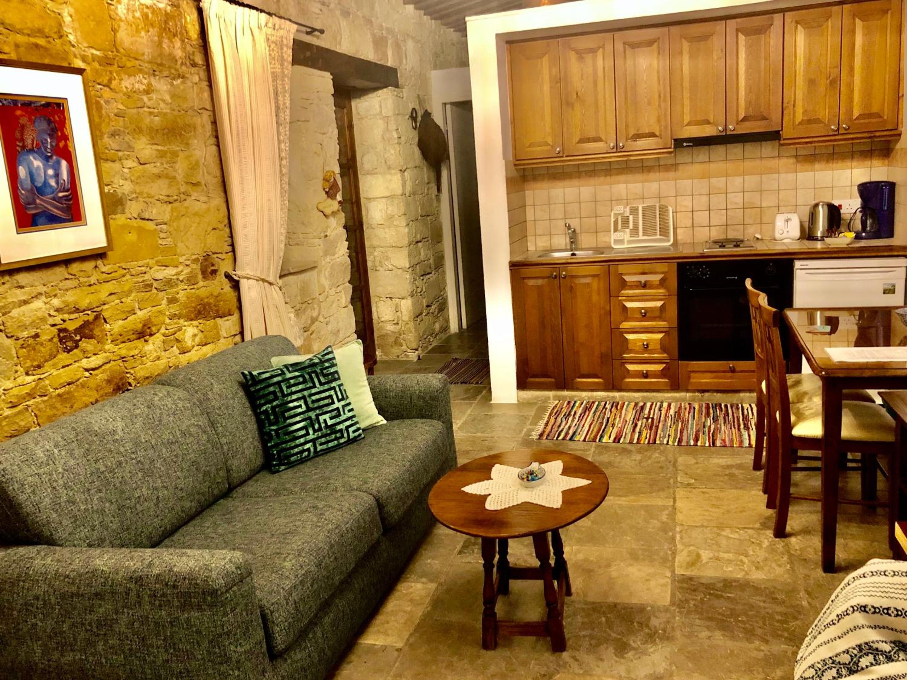 One-Bedroom Apartment - Photo 1