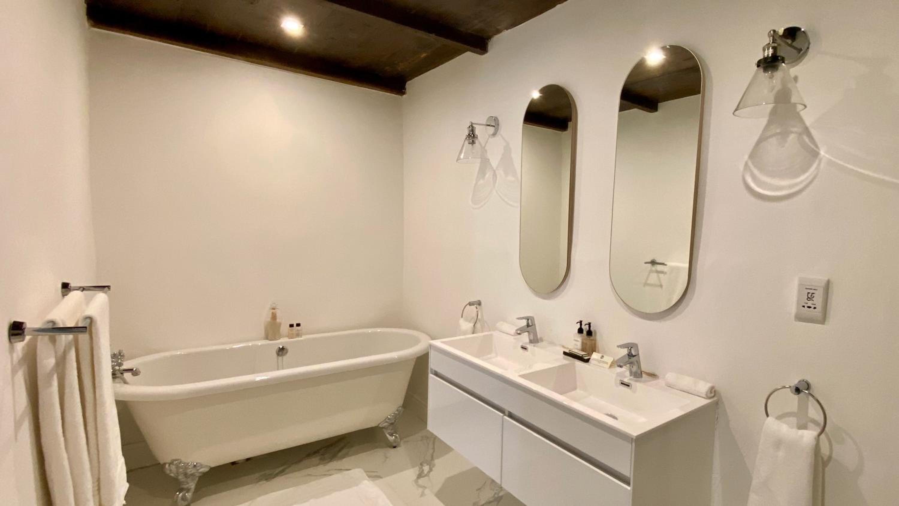 Two-Bedroom Suite - Photo 2