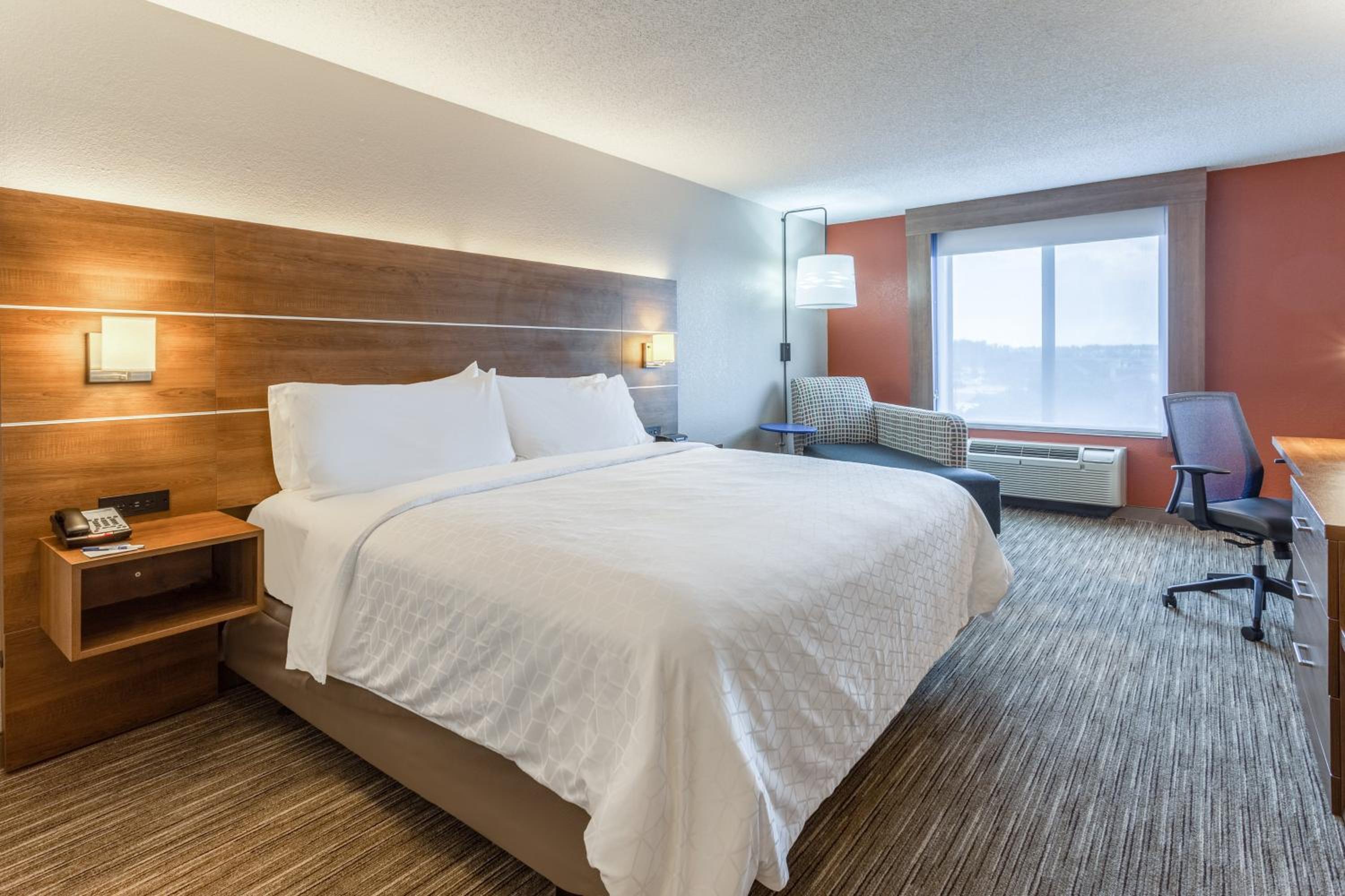 King Room - Mobility Access/Hearing Accessible - Photo 1