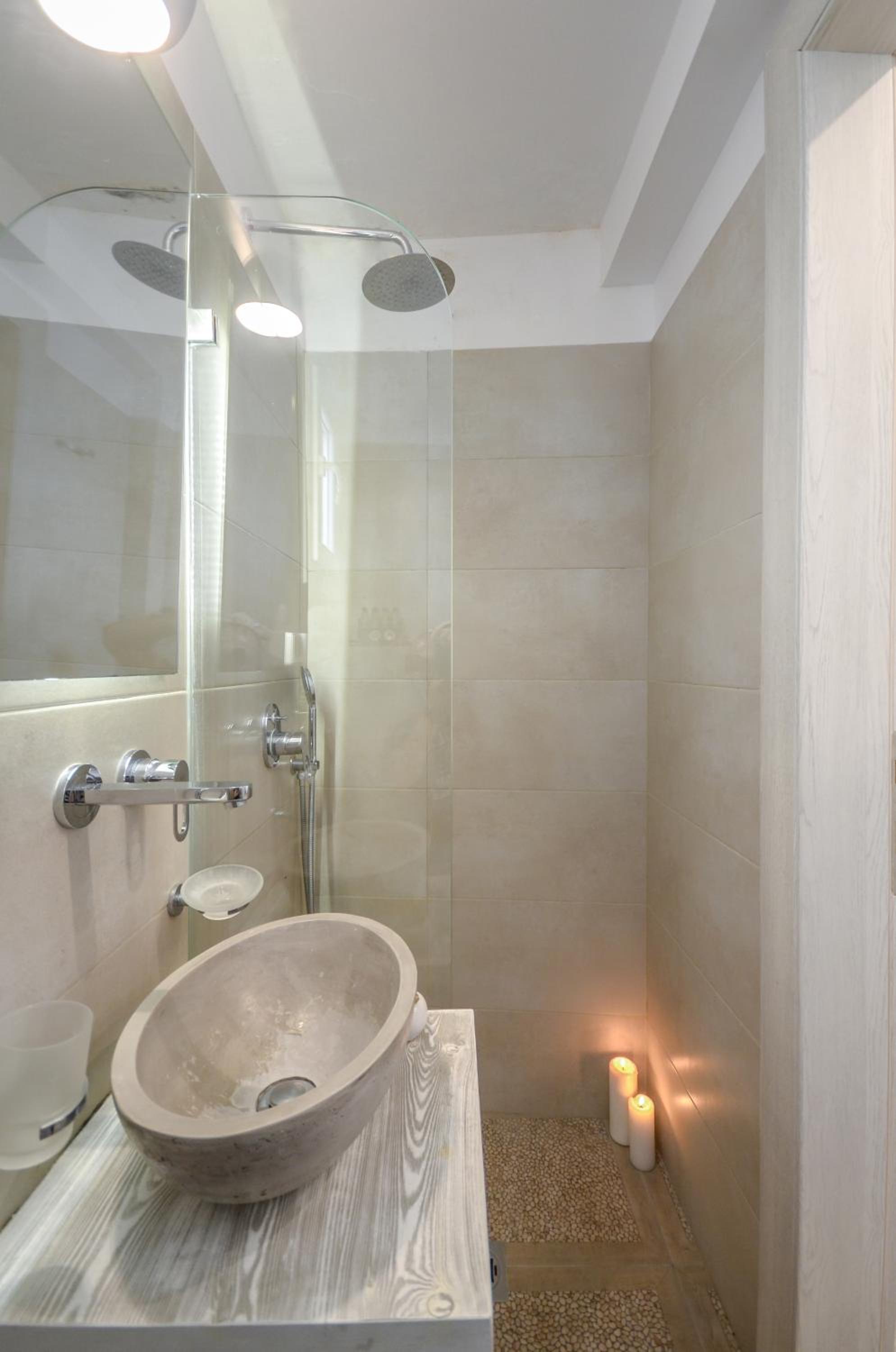 Double Room - Photo 17