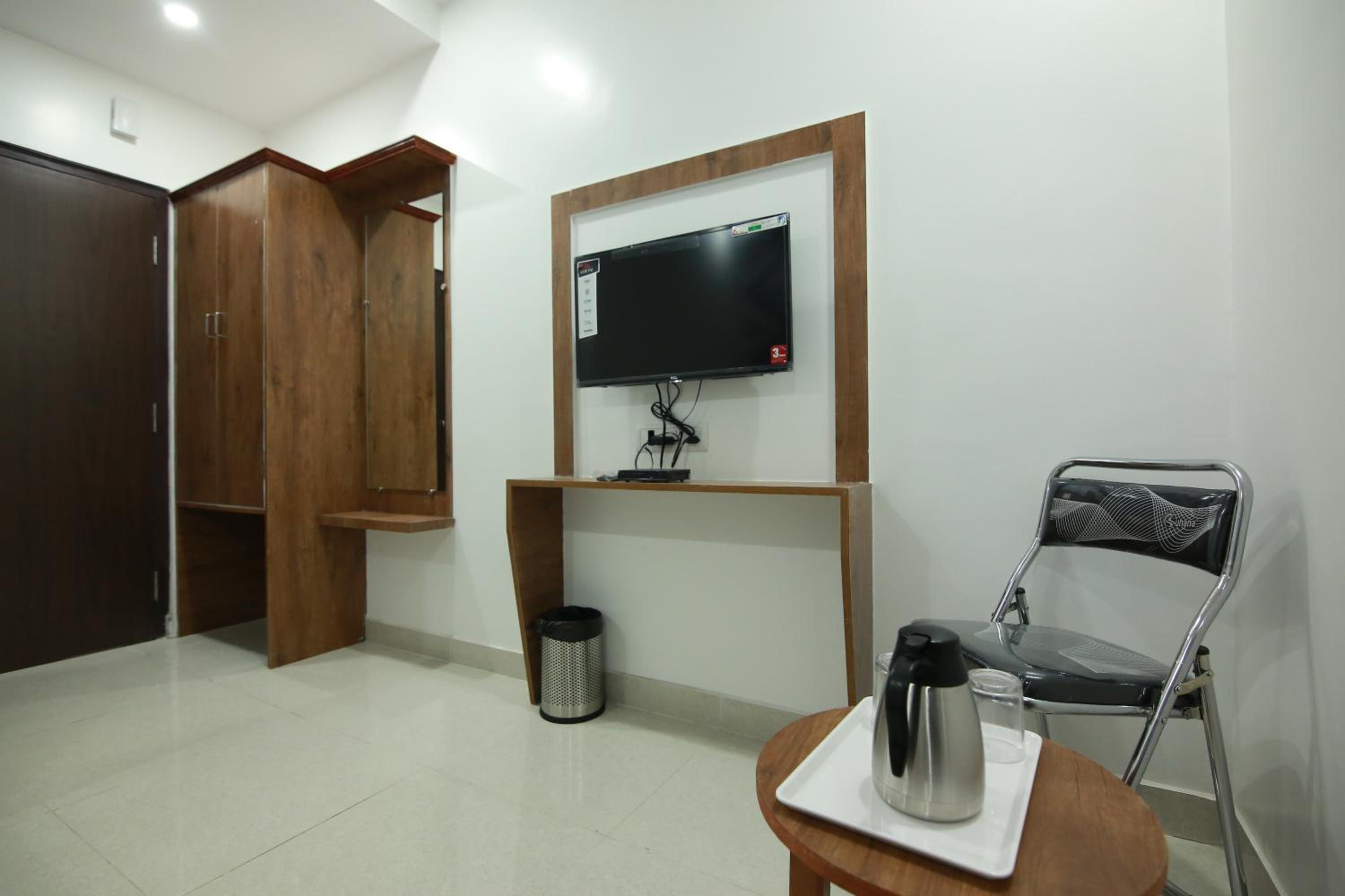 Deluxe Room - Photo 12