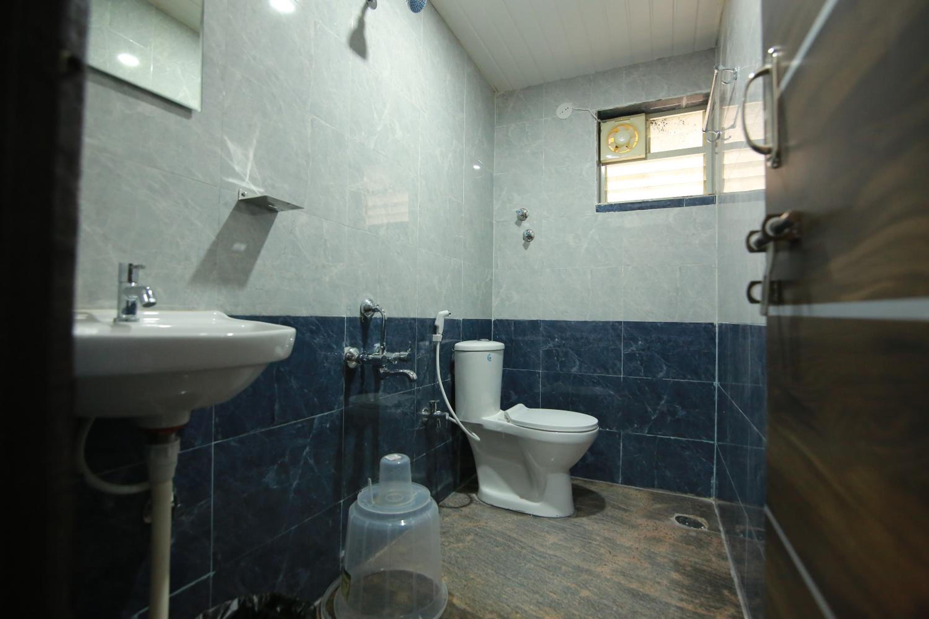 Deluxe Room - Photo 19