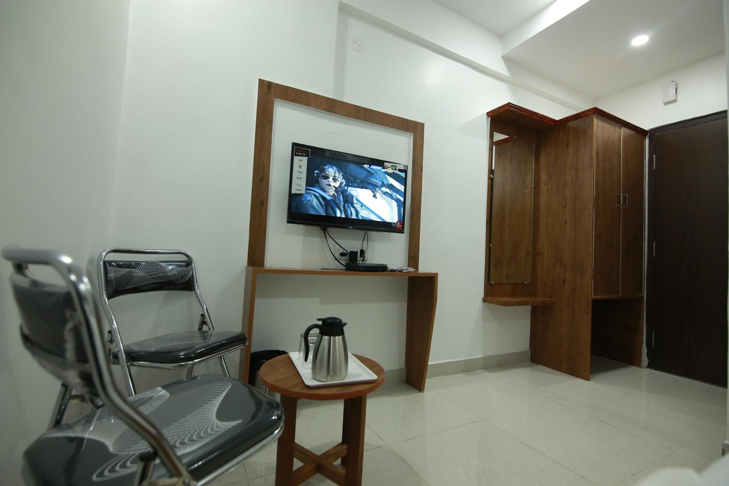 Deluxe Room - Photo 20