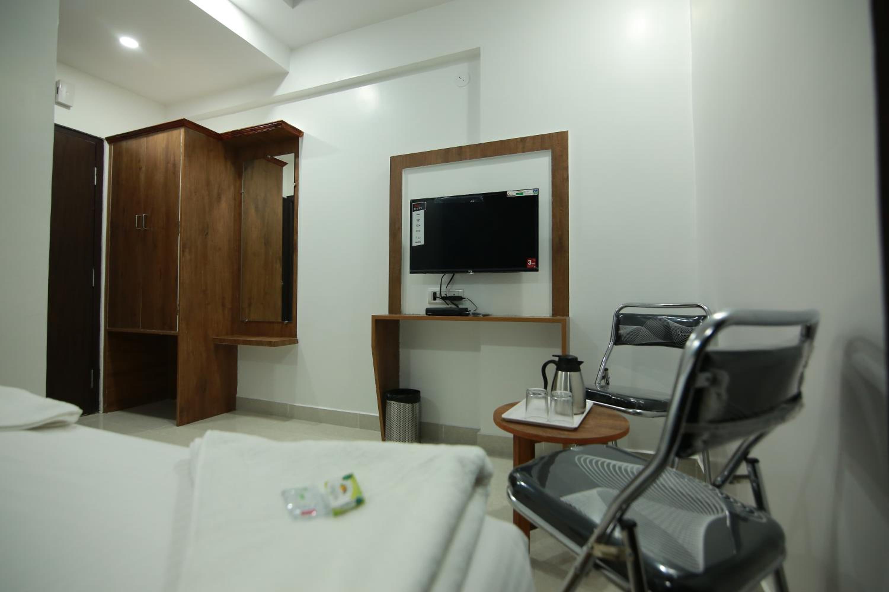 Deluxe Room - Photo 10