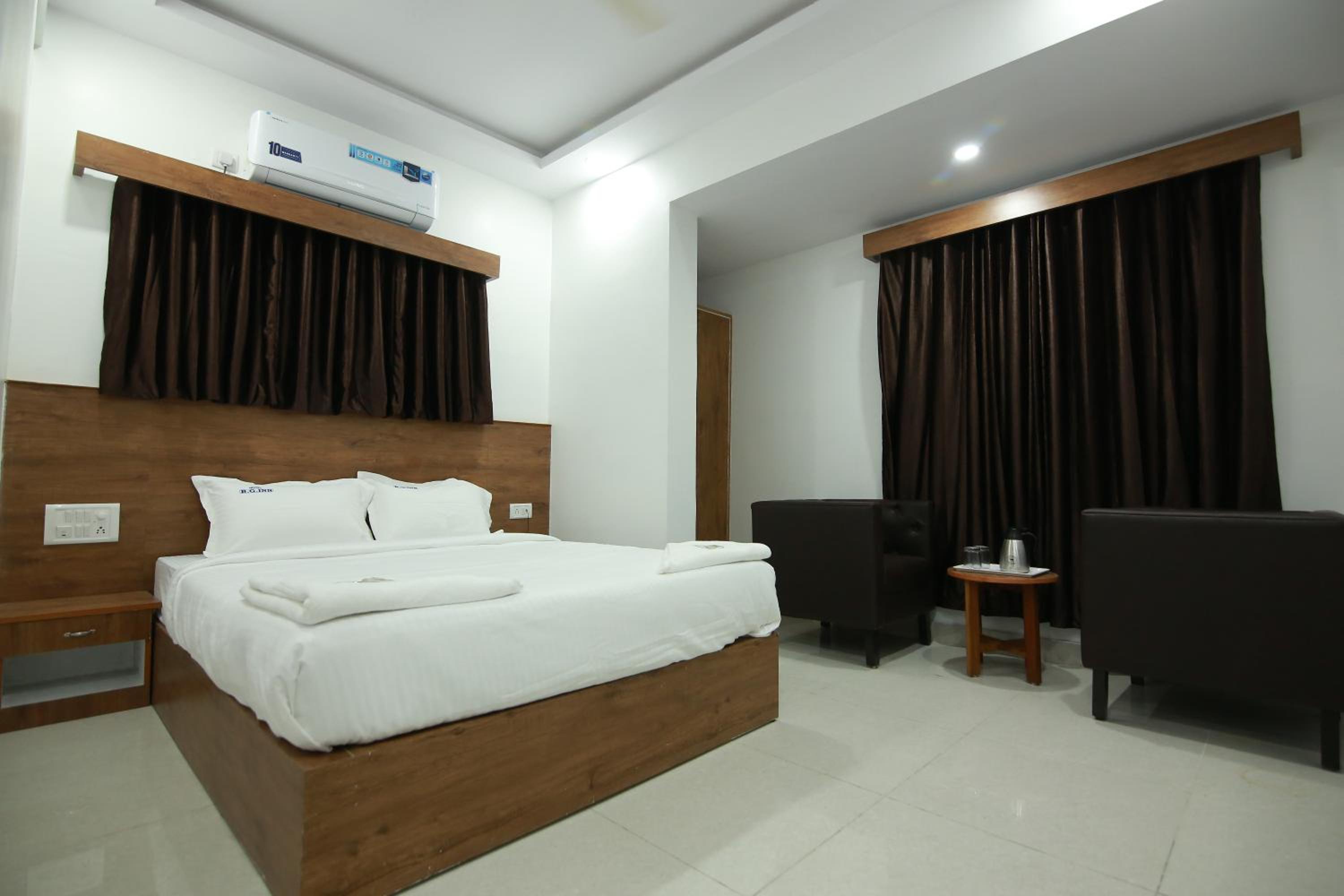 Deluxe Room - Photo 9