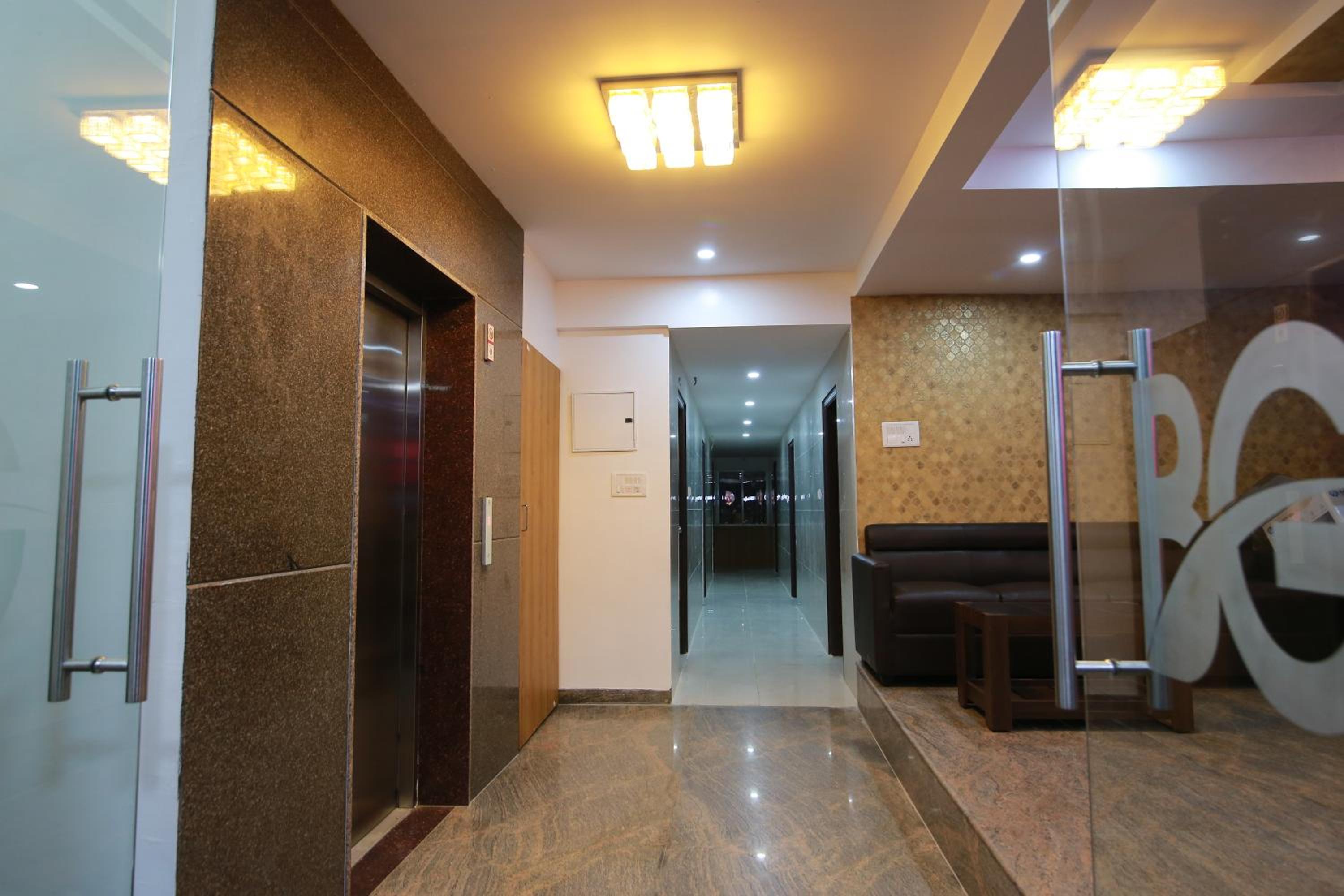 Deluxe Room - Photo 8