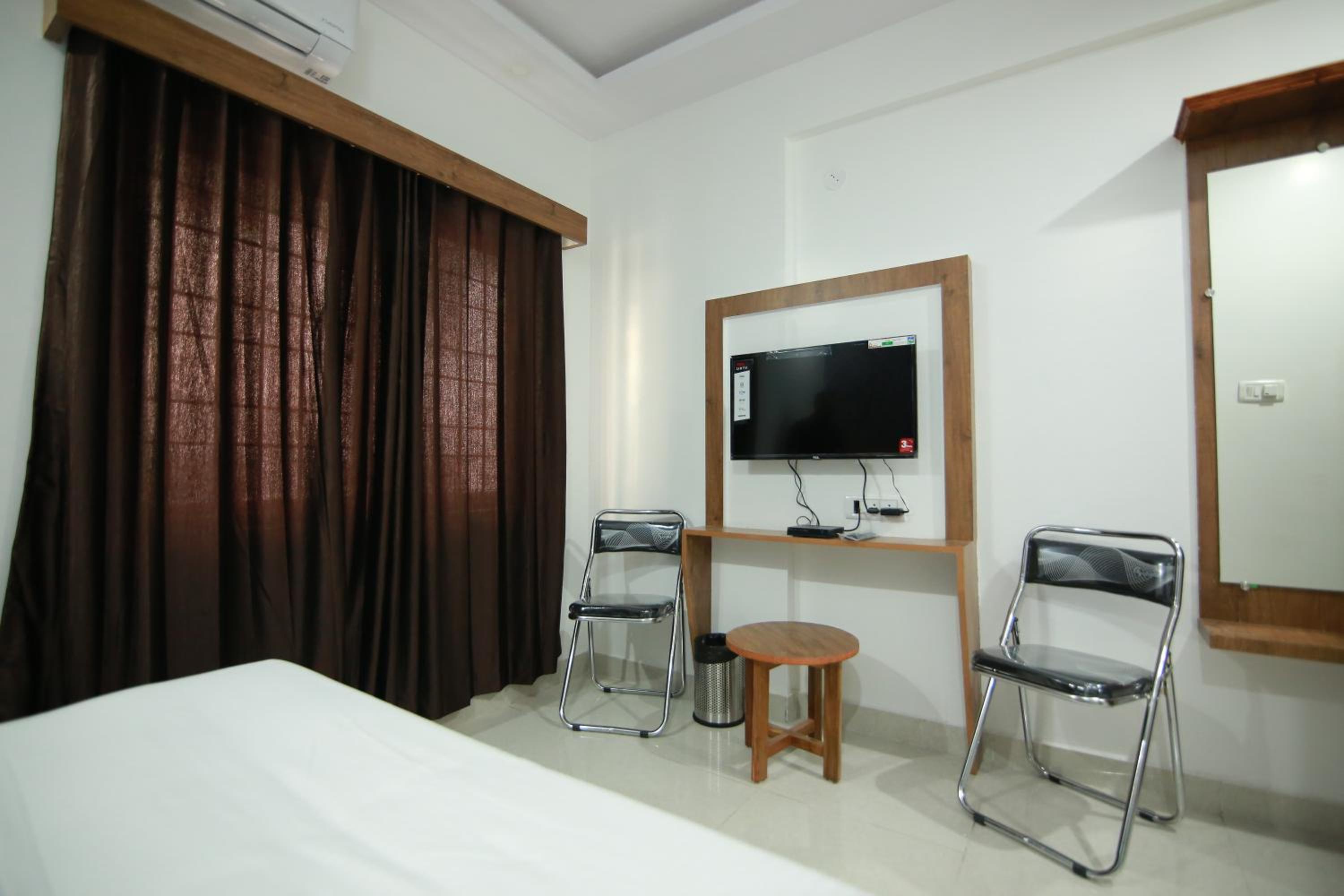 Deluxe Room - Photo 7
