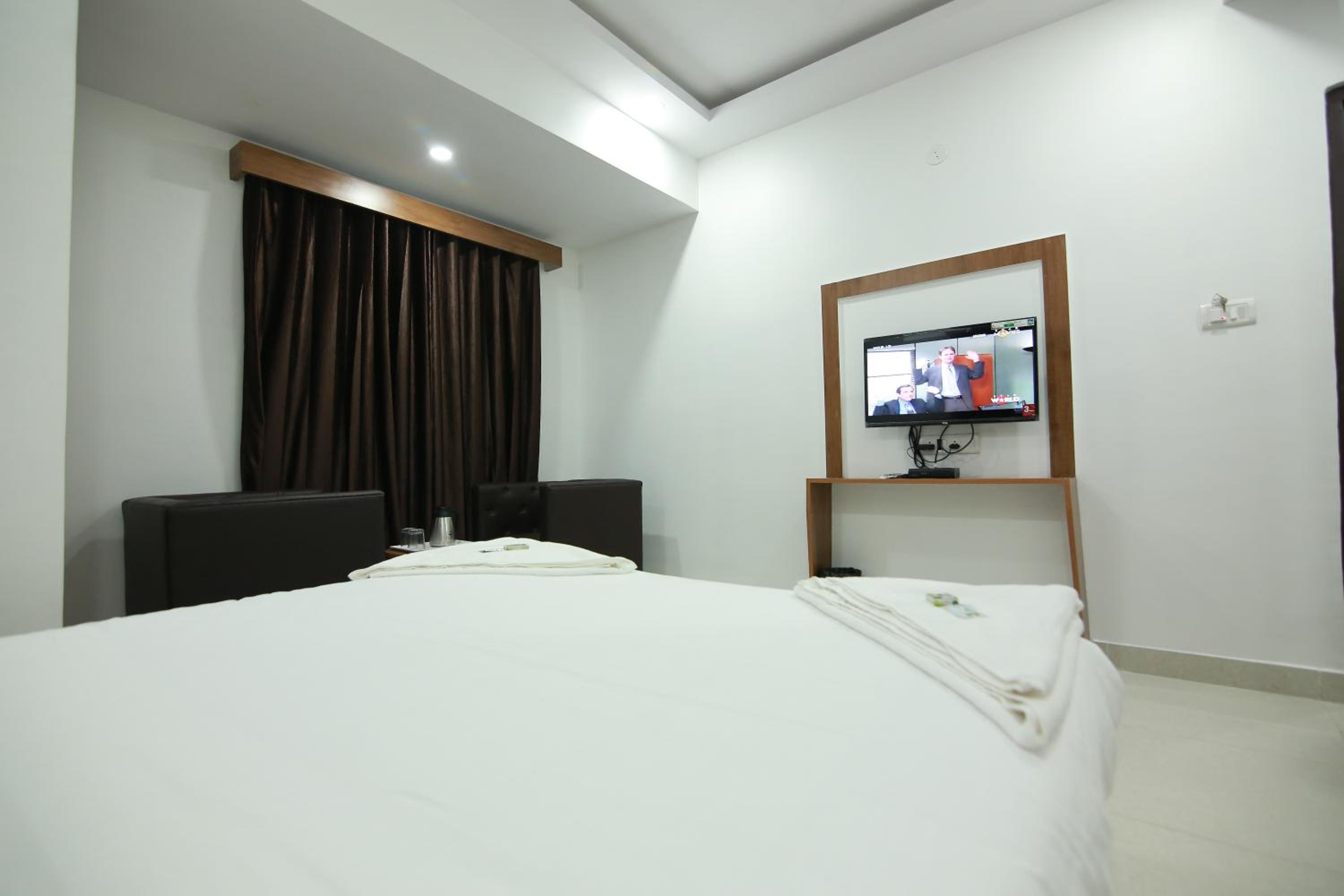 Deluxe Room - Photo 5