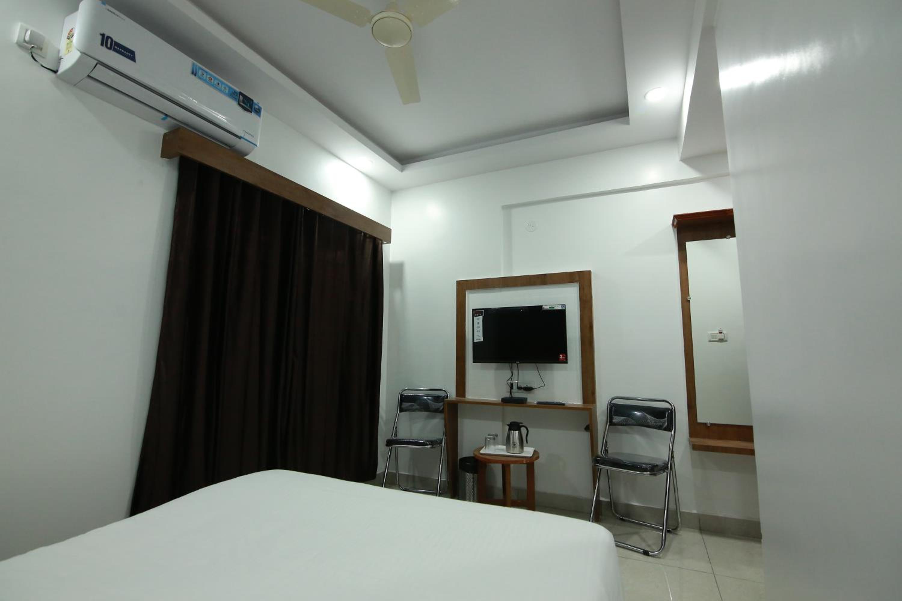 Deluxe Room - Photo 28