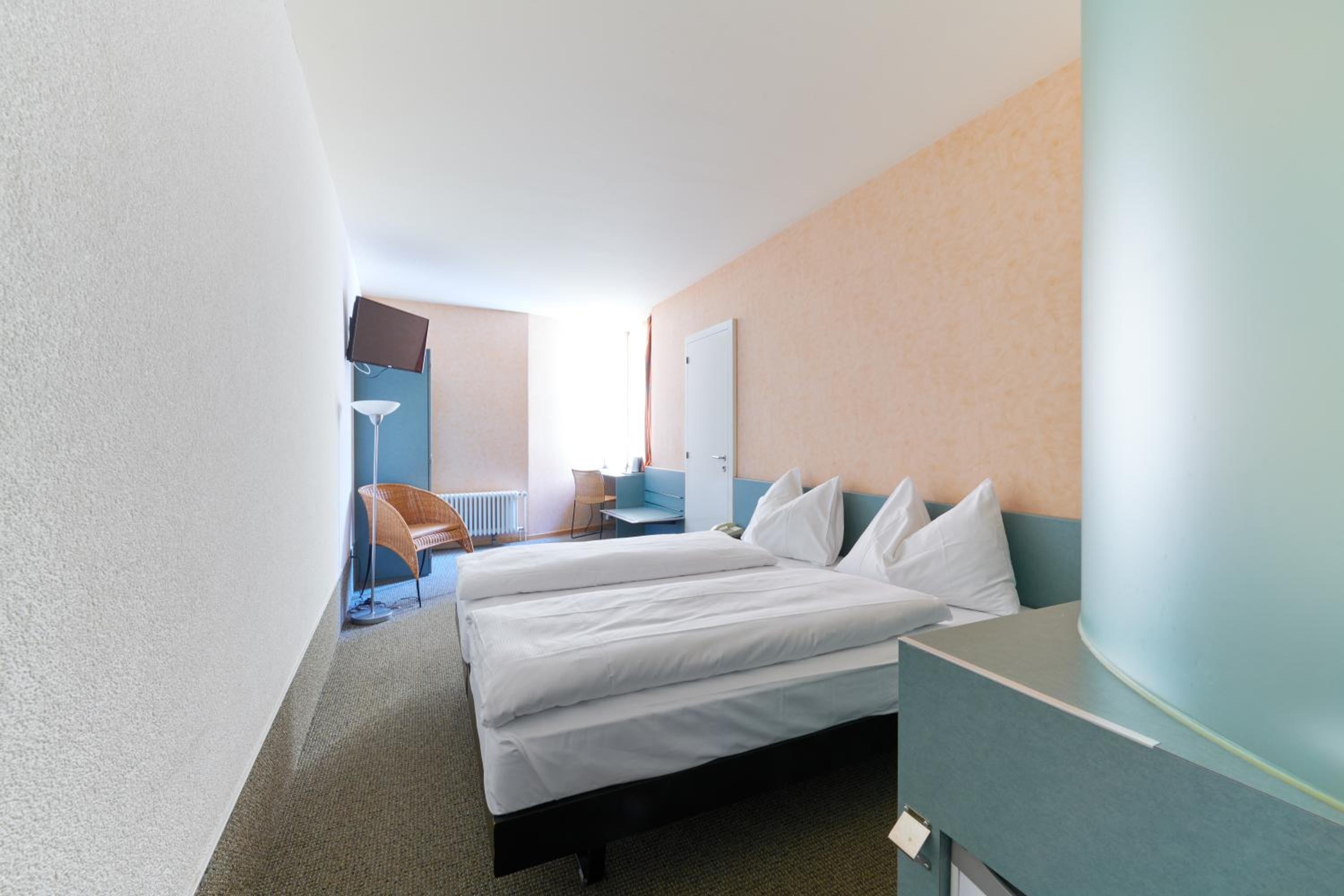 Double Room - Photo 7