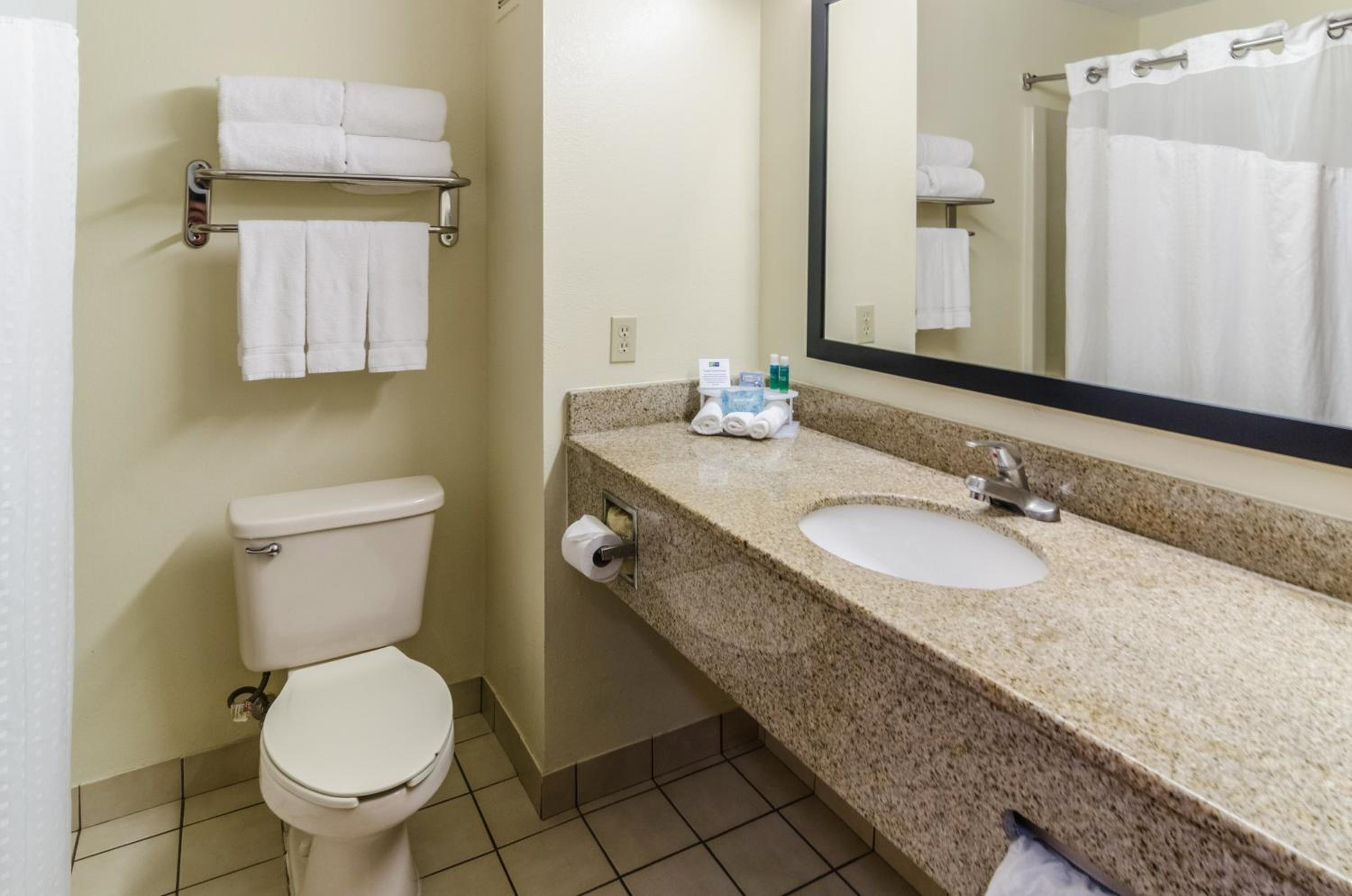 Standard King Room - Photo 2