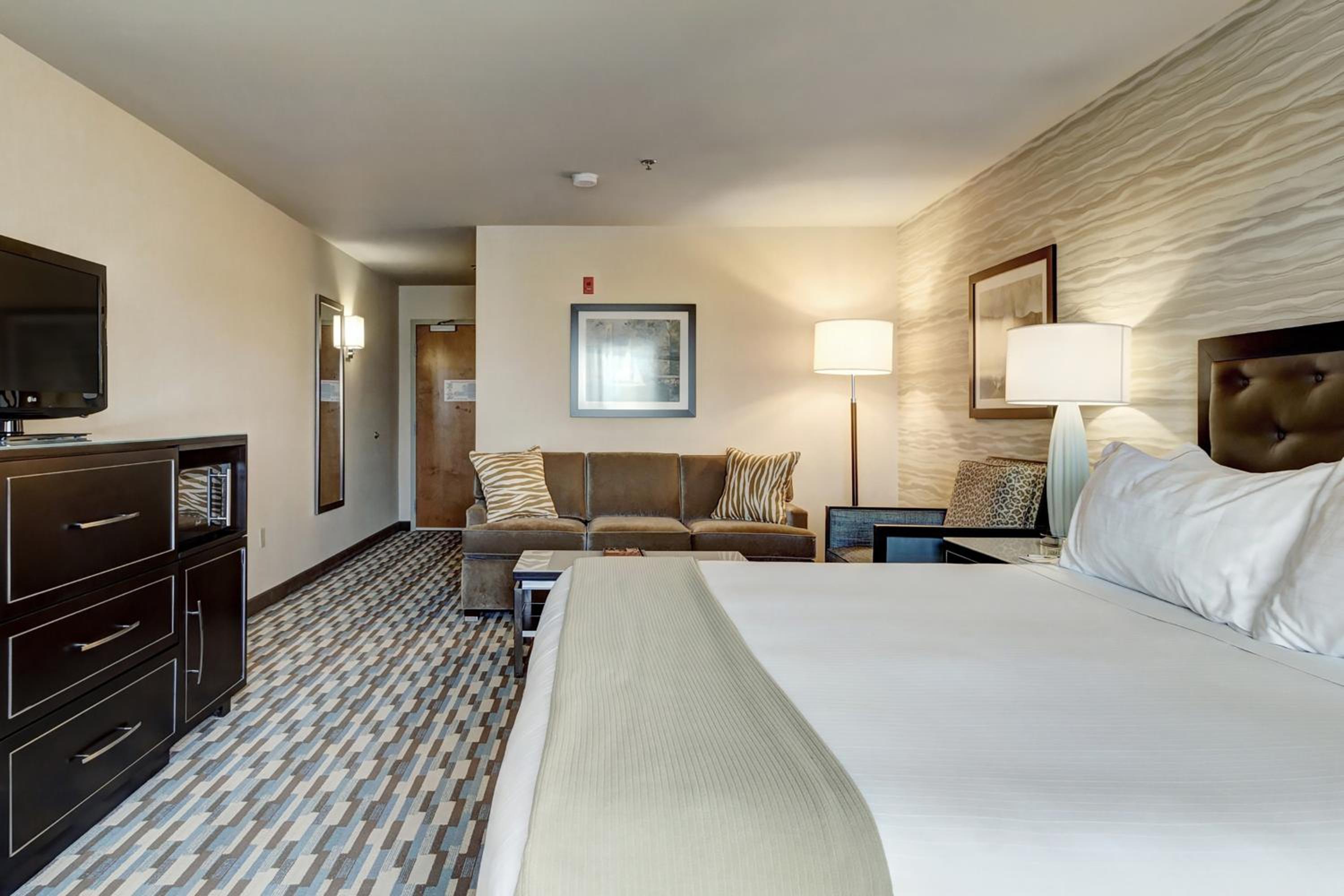 Standard King Room - Photo 3