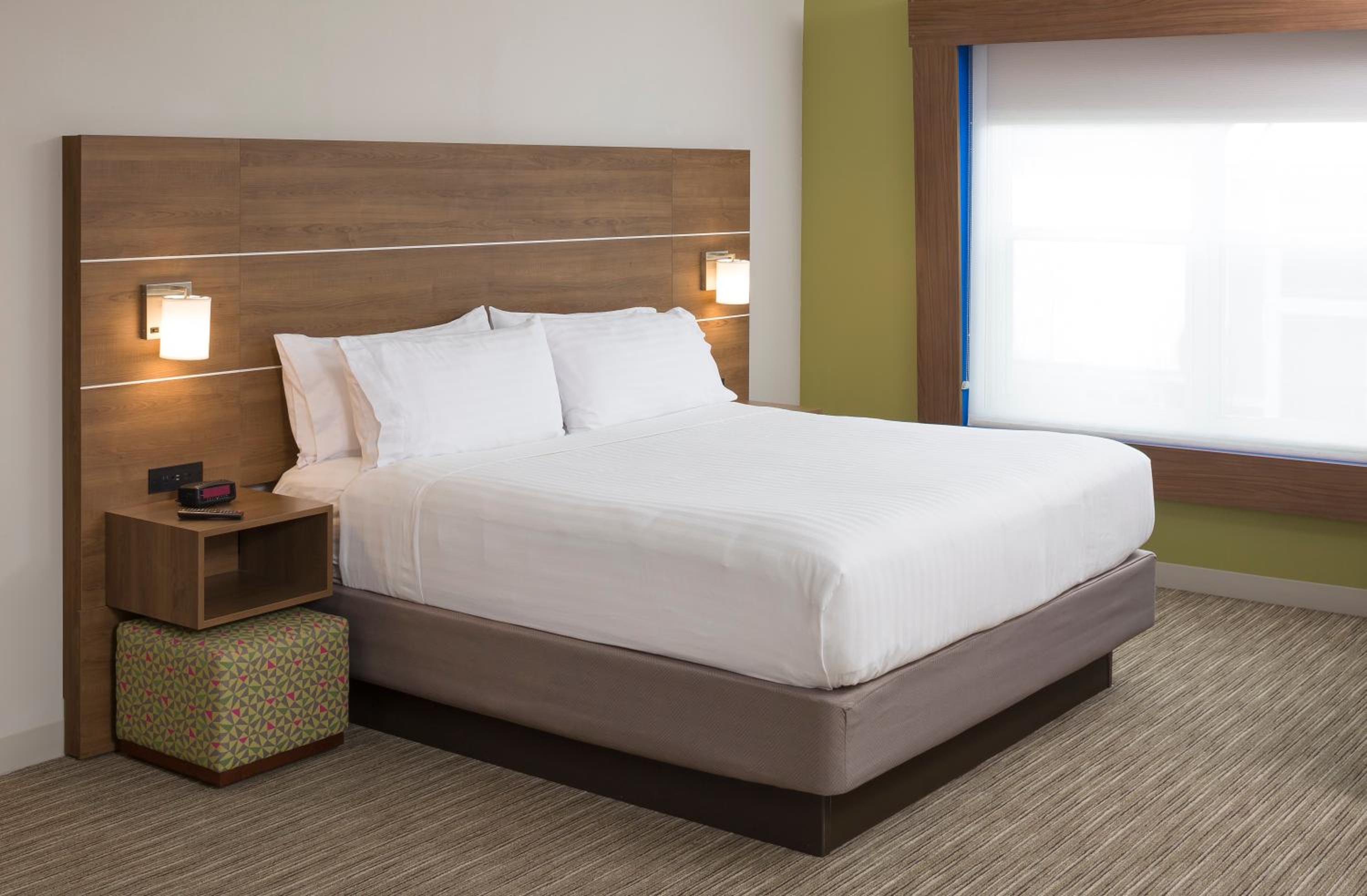 Standard King Room - Photo 3