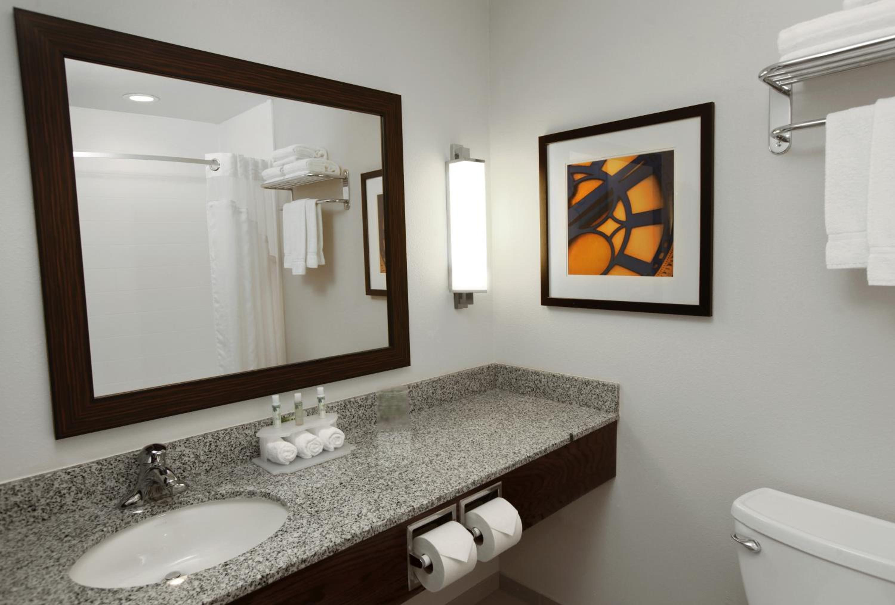 Standard Room with Two Queen Beds photo 3