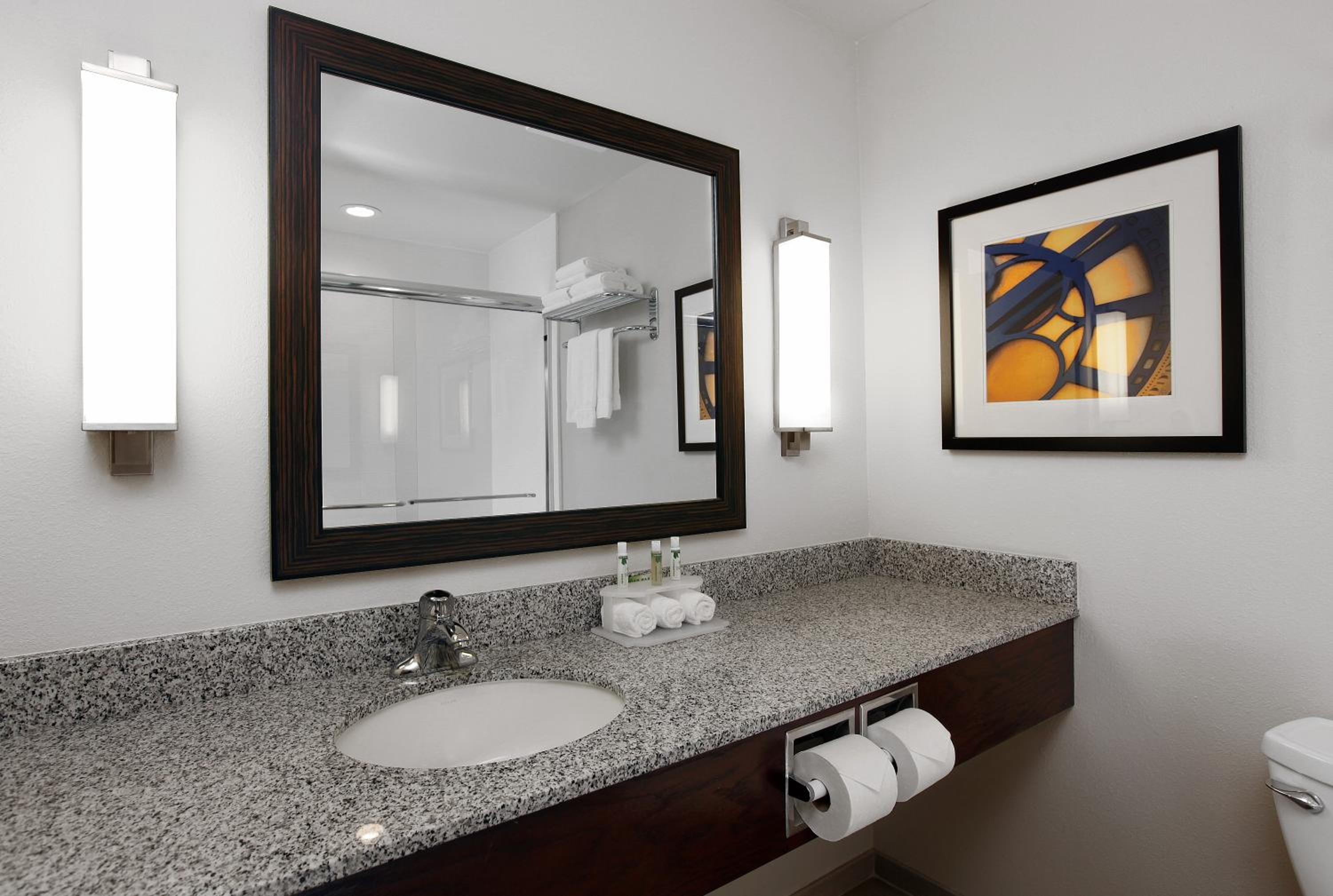 Standard King Room - Communications Accessible photo 2