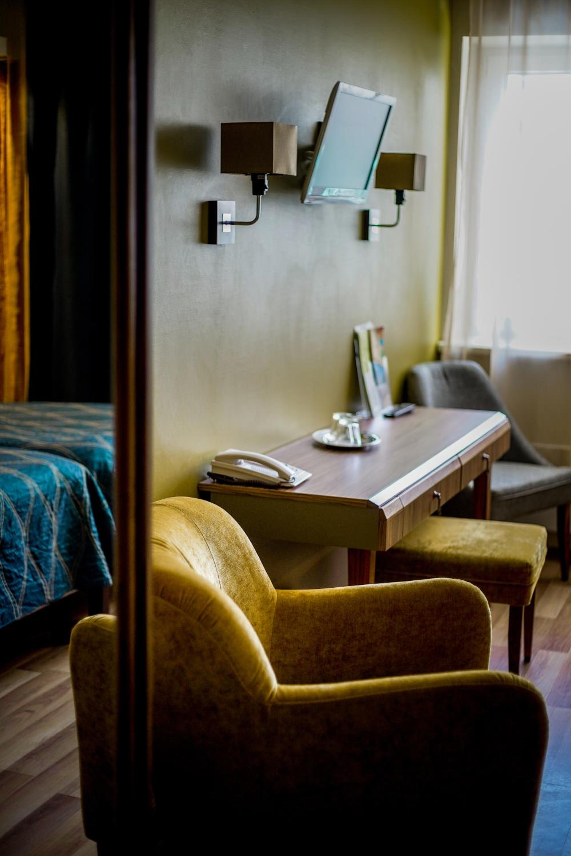 Twin Room with Spa Access photo 2