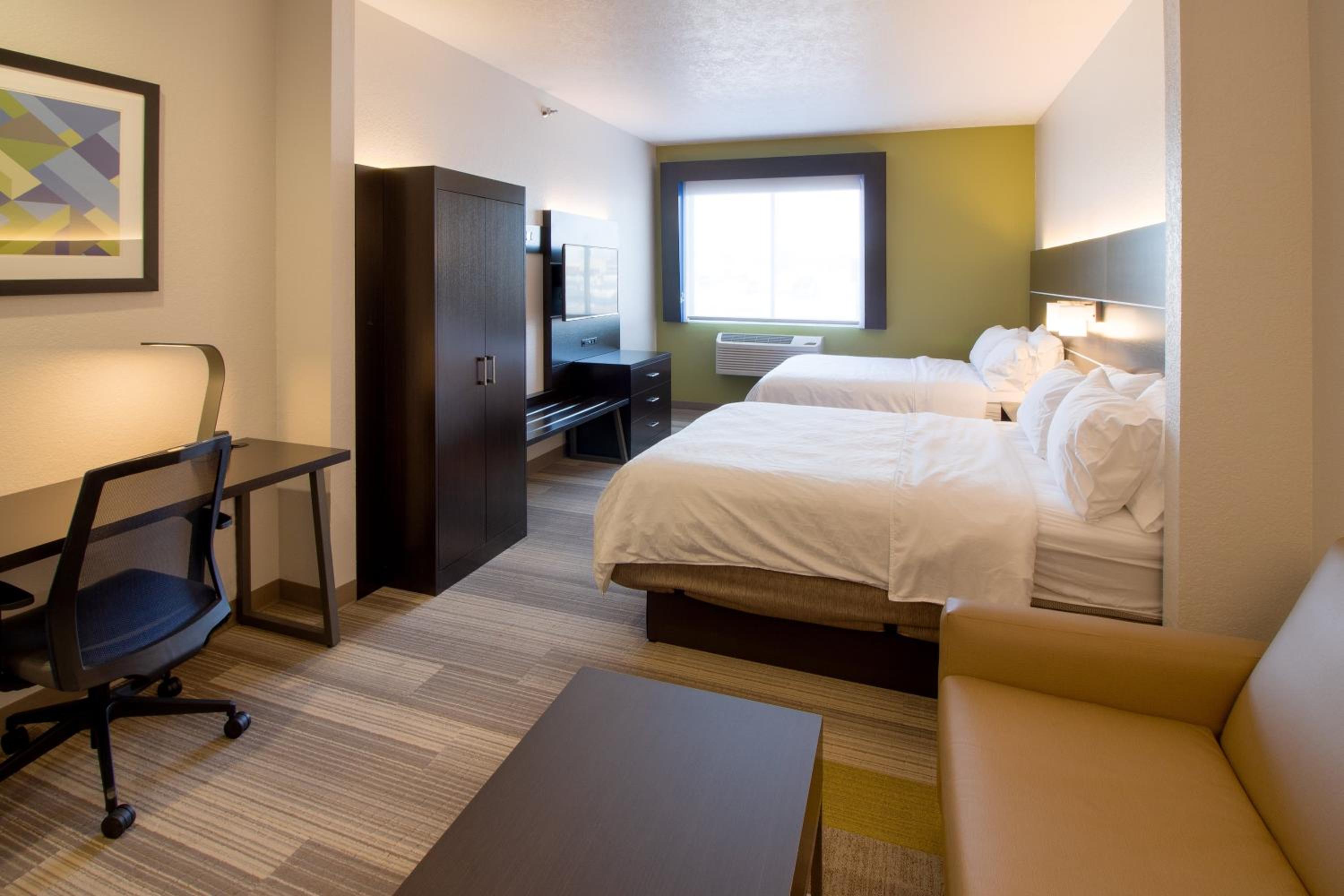 Suite with Two Queen Beds - Photo 1