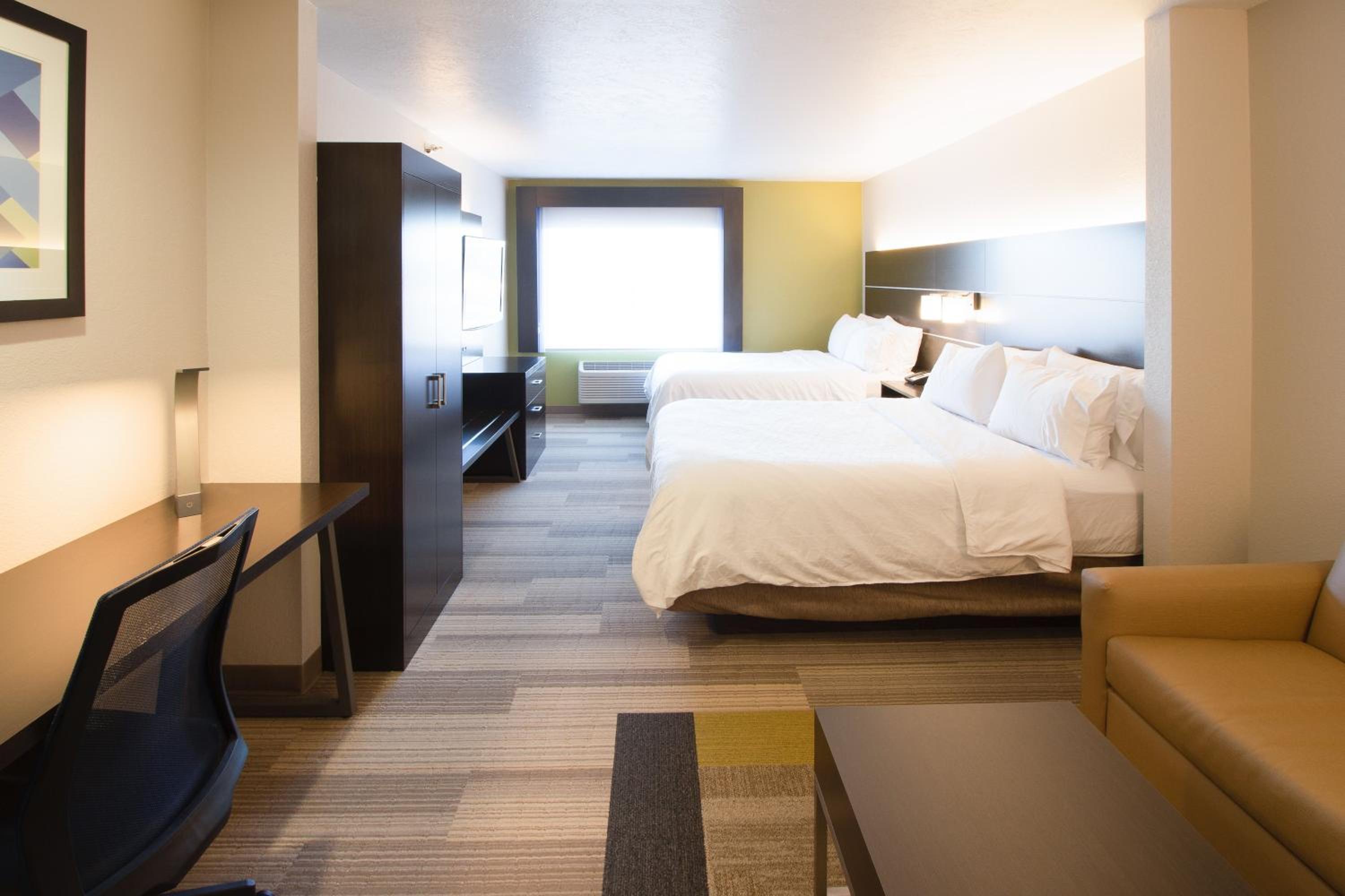 Queen Suite with Two Queen Beds and Sofa Bed - Photo 1