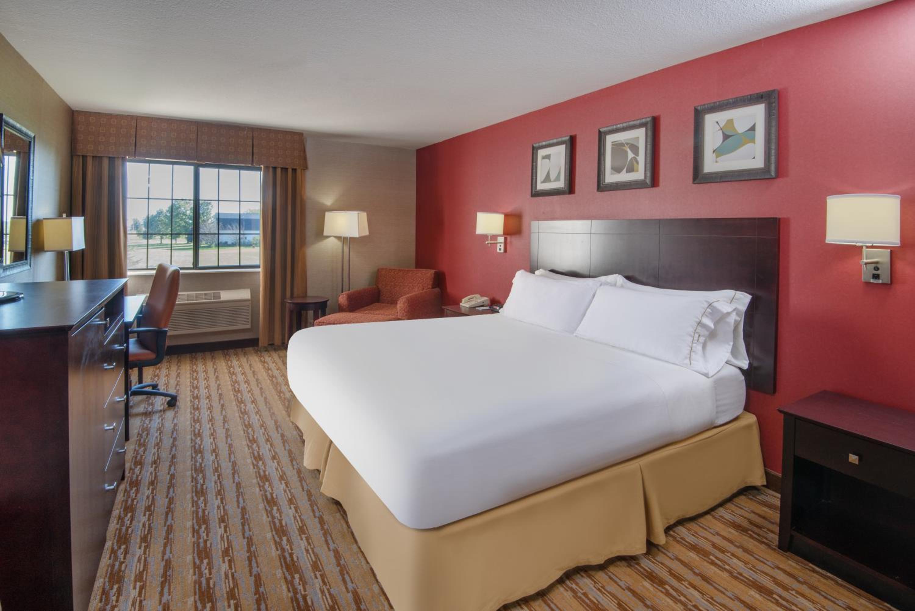 Standard King Room - Photo 1