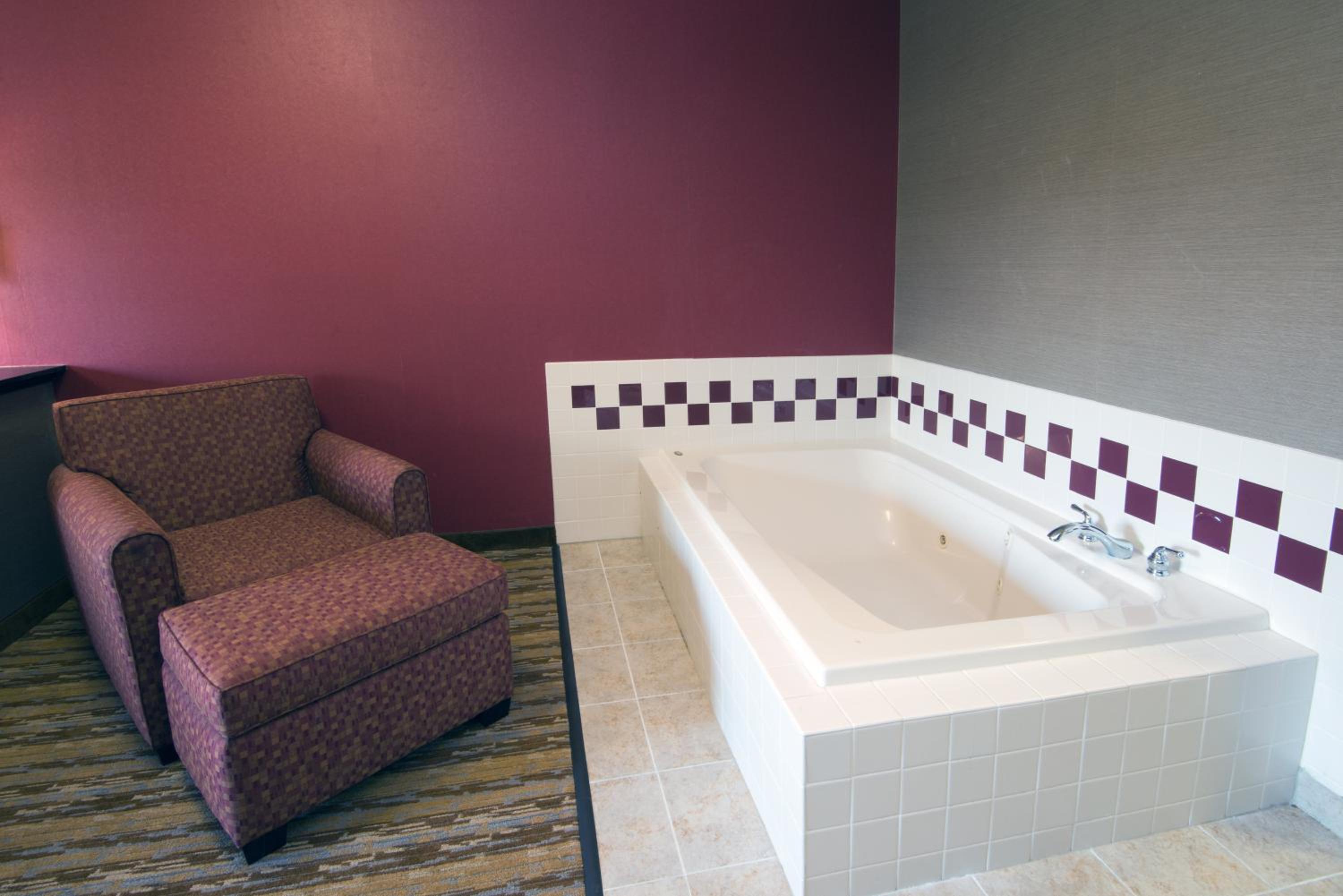 King Room With Spa Bath - Non-Smoking - Photo 2