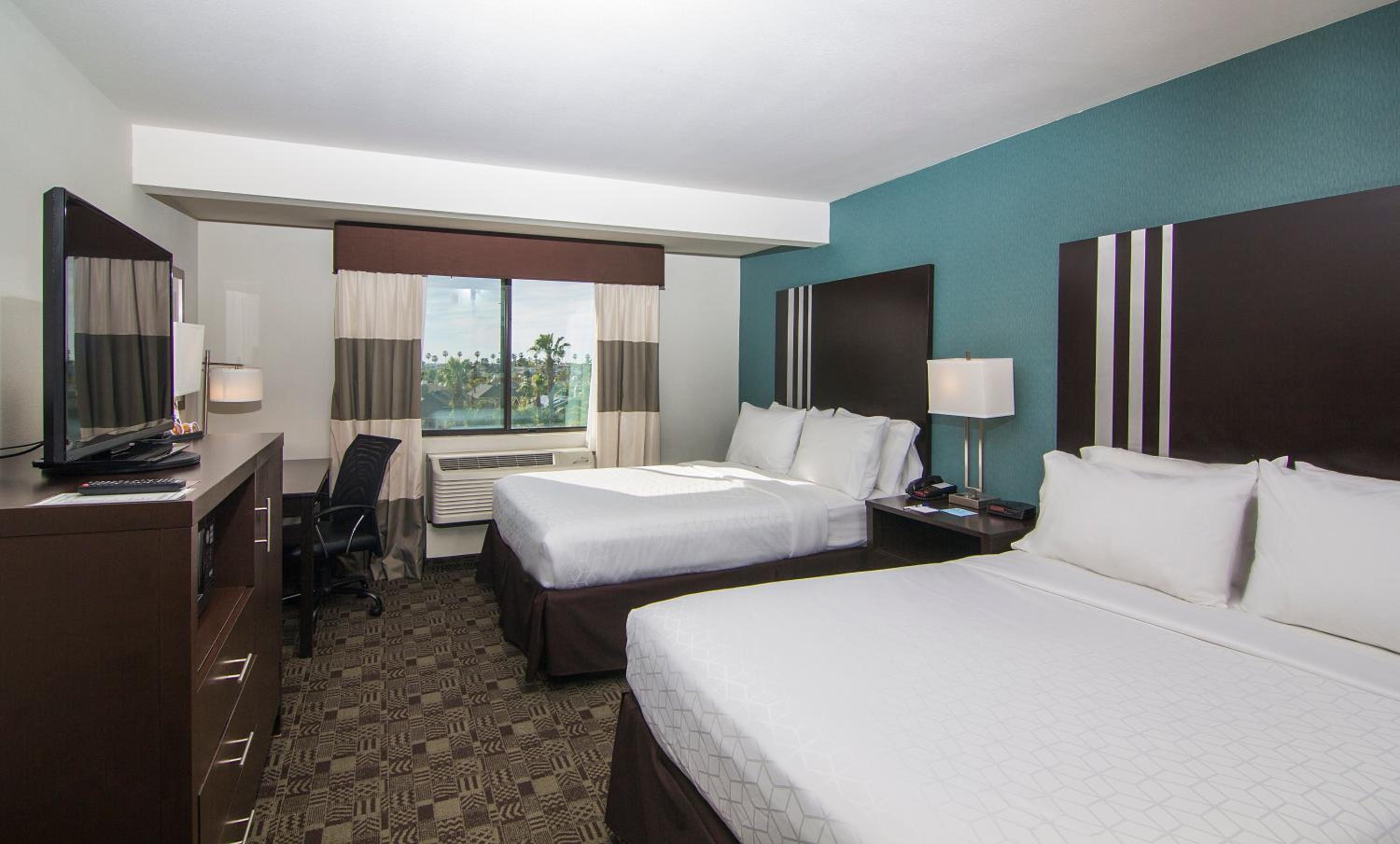 Standard Room with Two Queen Beds - Photo 1
