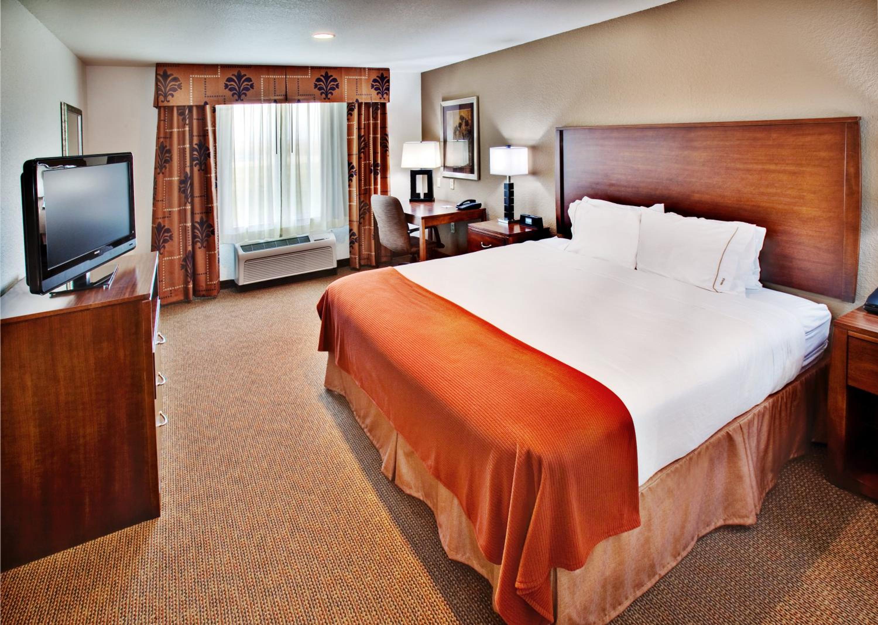 Standard King Room - Photo 2