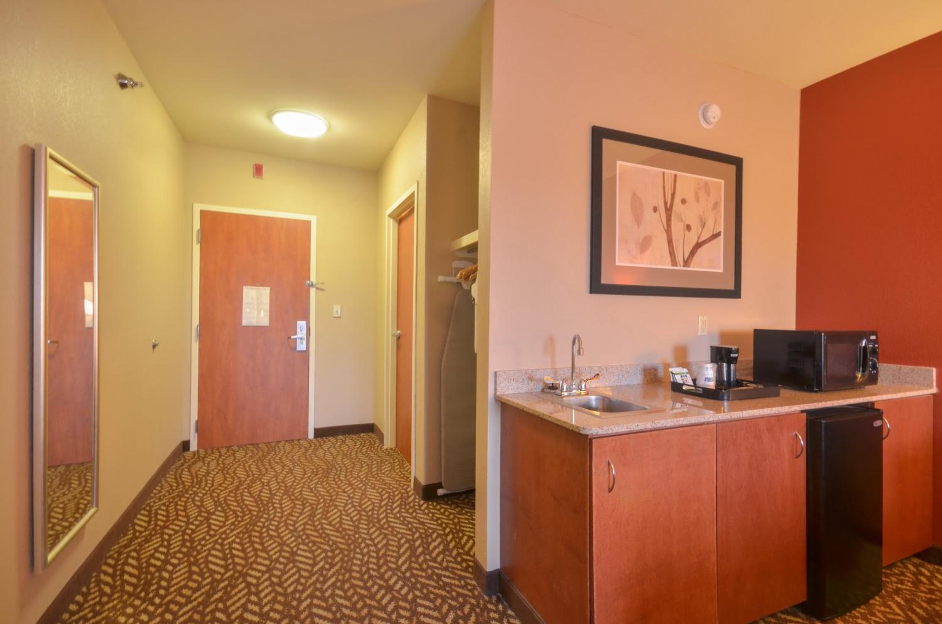 King Suite with Sofa Bed - Photo 4