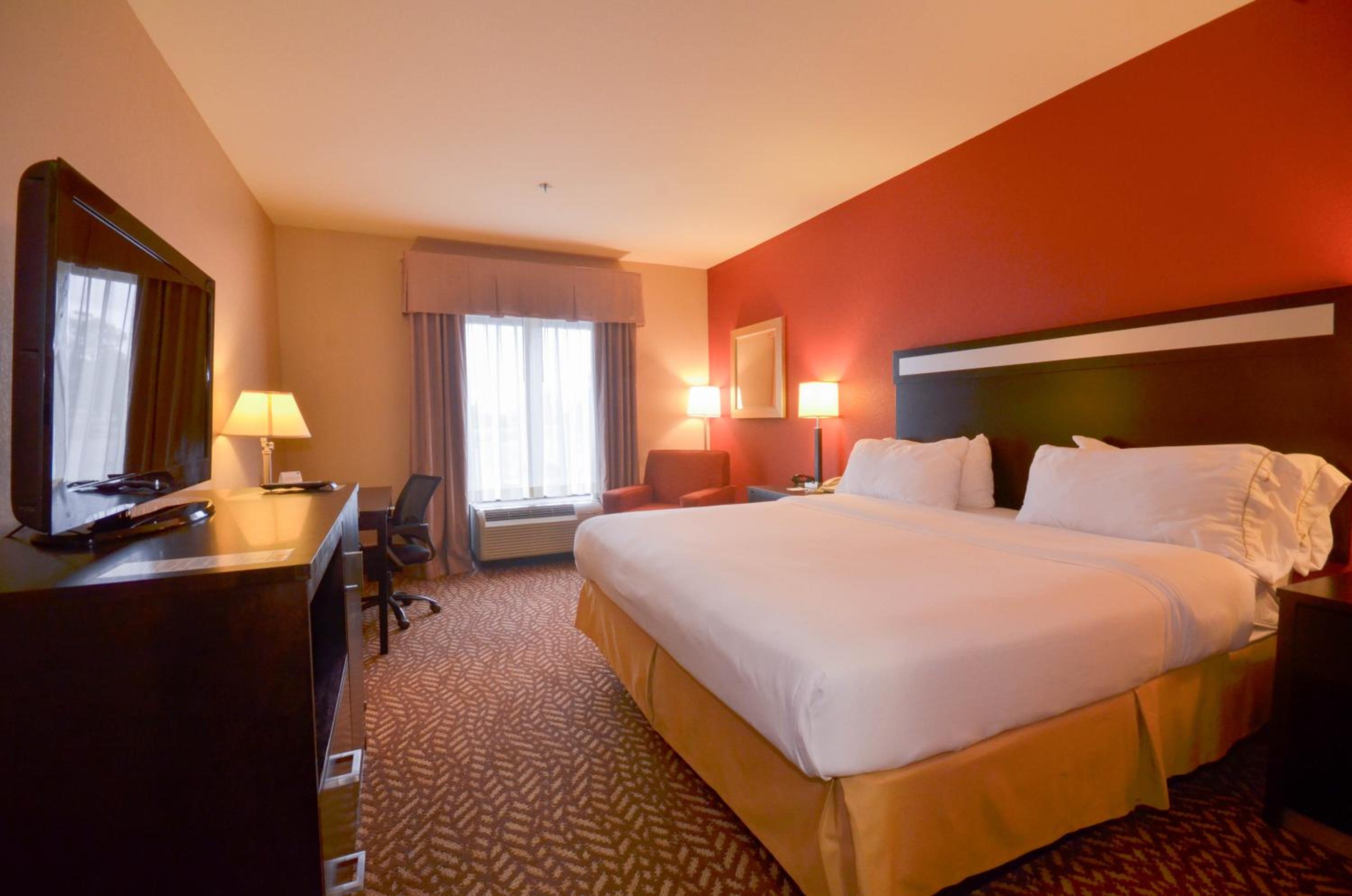 Standard King Room - Photo 2